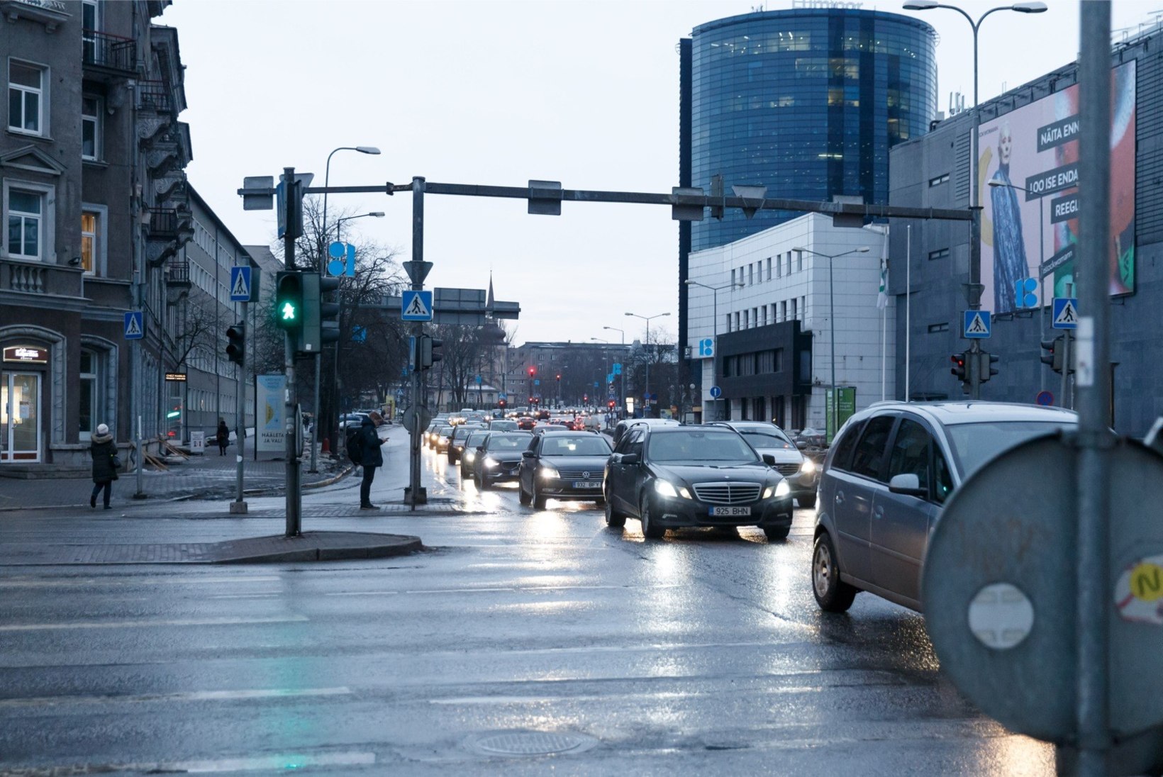 Koroonapandeemia mõju Tallinnas: autosid vähem, bussid tühjemad