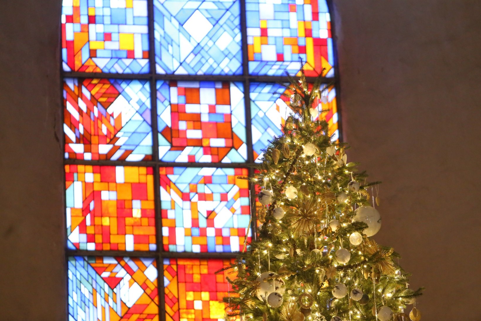 GALERII | Niguliste kirik sai eriti rikkalikult kaunistatud jõulupuu omanikuks
