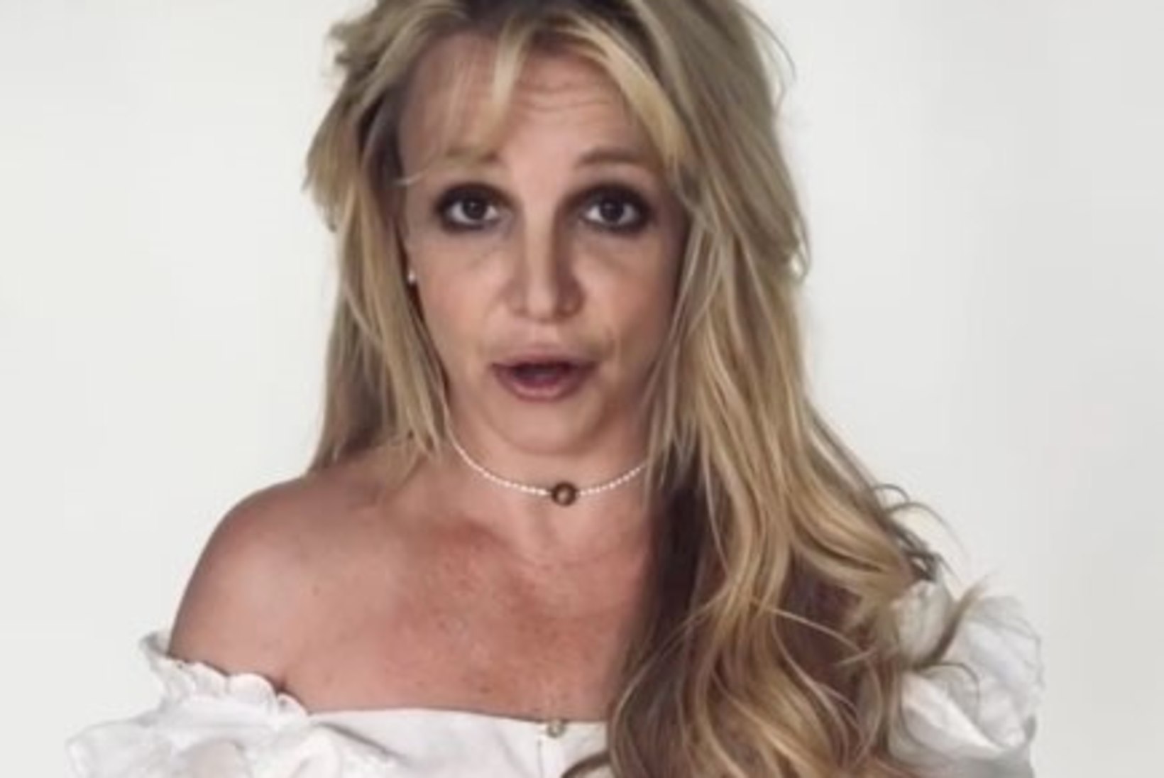 Britney kinnitab, et on õnnelikum kui eales – kuid fännid ei usu