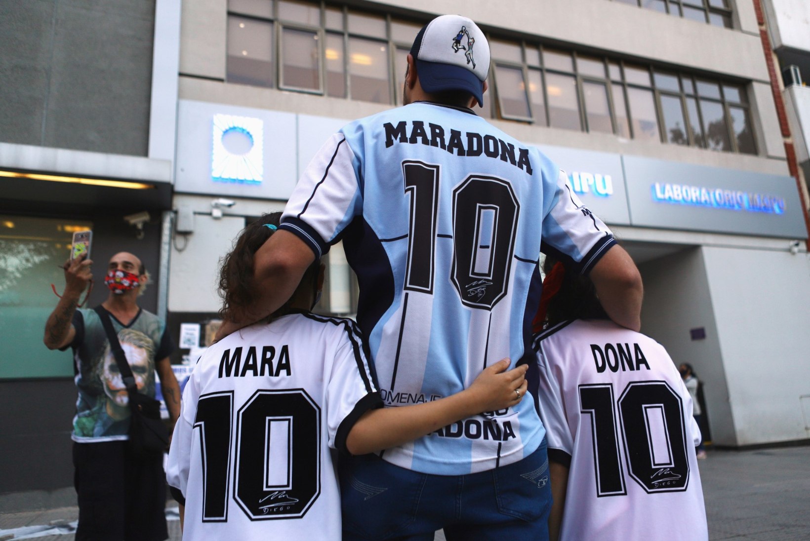 Maradona arsti karm hinnang: ta on keeruline ja käsitlematu patsient, kelle tulevik paneb muretsema