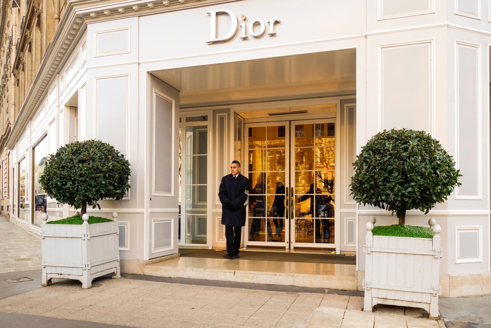 PILGUHEIT MOEMAAILMA! Christian Dior taastas maailma moepealinna maine