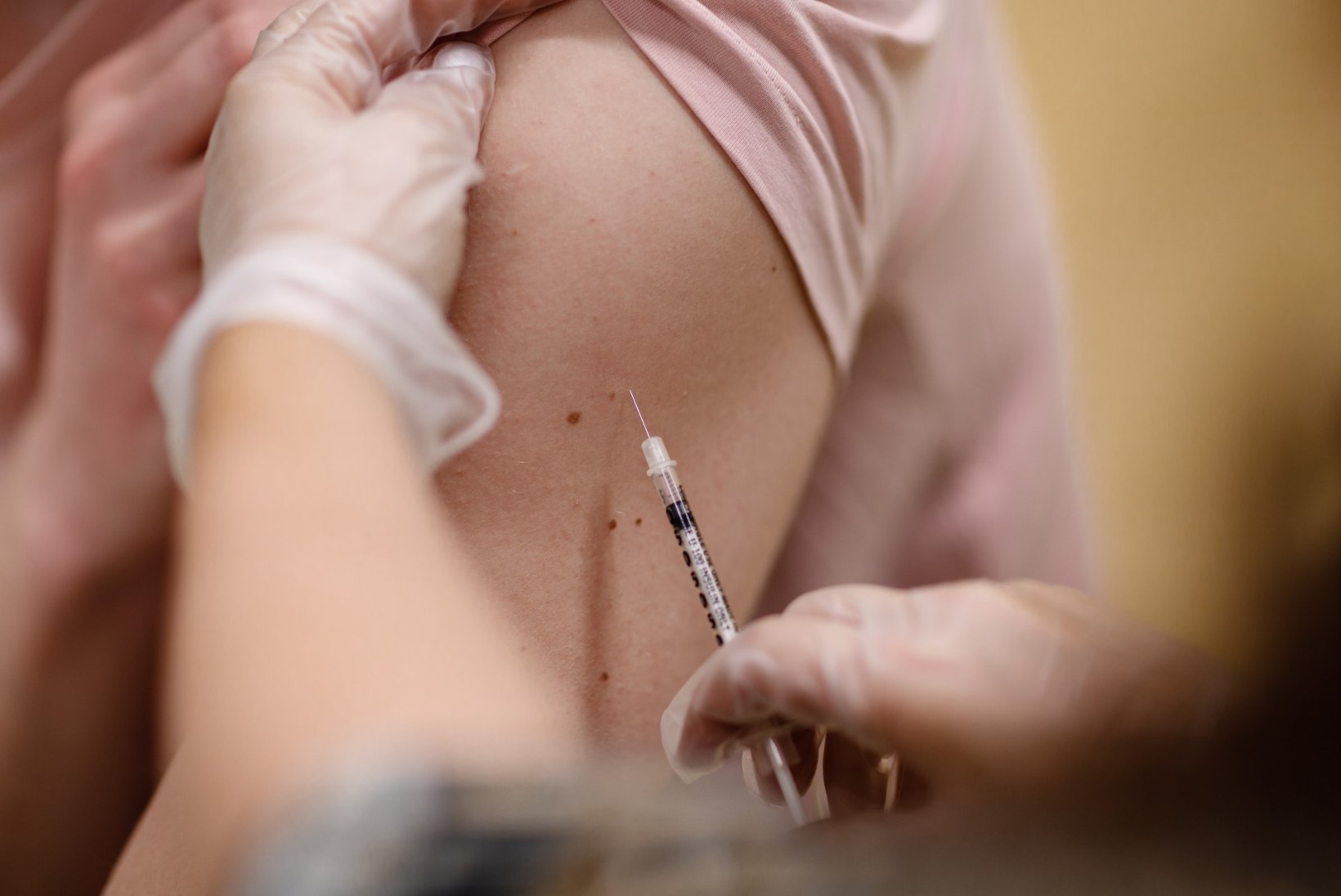 Vaktsiin vallandas noorel naisel raske haiguse: „Miks just mina? Miks toodi selline vaktsiin turule?“