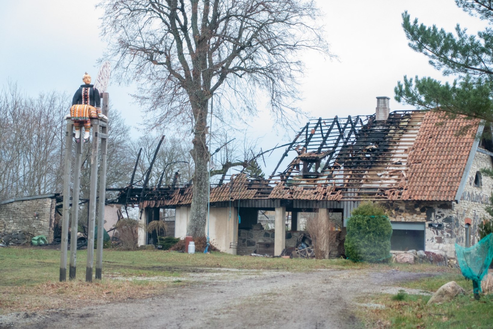 FOTOD | Kunstnikest abielupaar kaotas tules elumaja ja aastakümnete loomingu