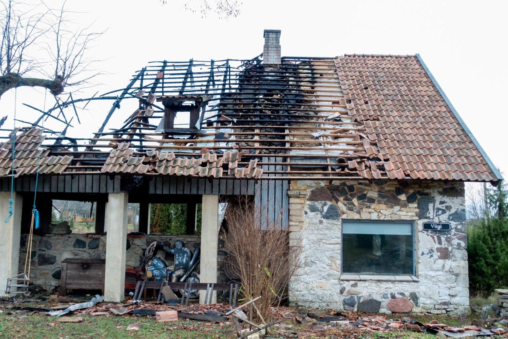 FOTOD | Kunstnikest abielupaar kaotas tules elumaja ja aastakümnete loomingu