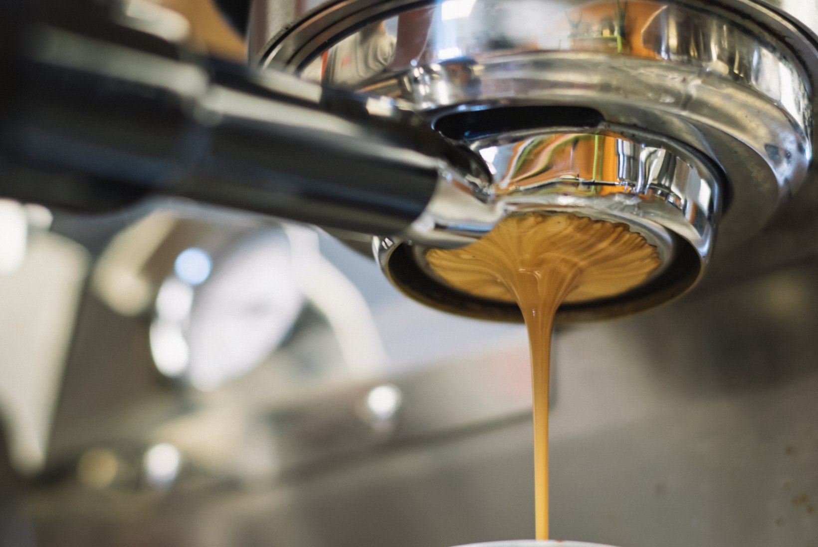Tee kohvi valmistamine mõnusaks rituaaliks ehk Kuidas töötab käpaga espressomasin?