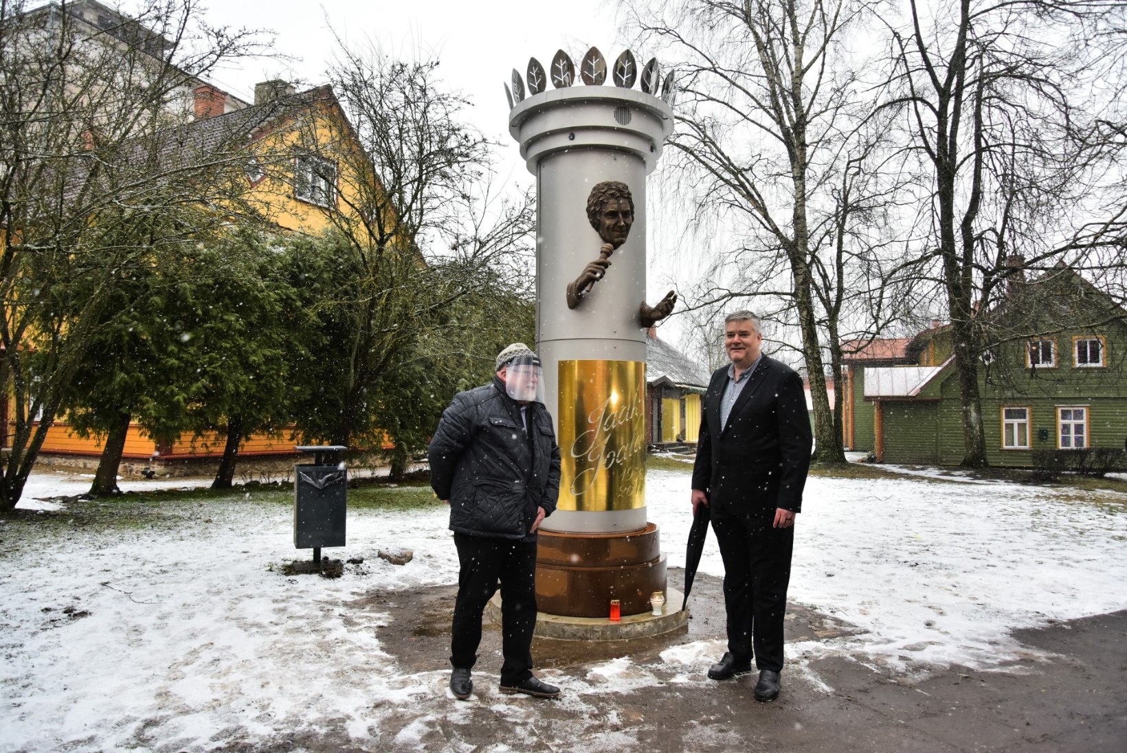 FOTOD JA VIDEO | Viljandis avati Jaak Joala skulptuur