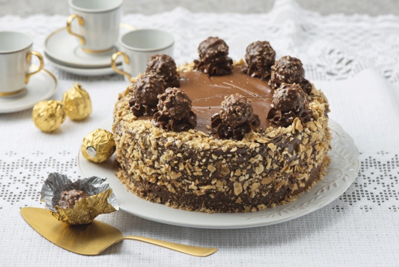 NÄDALA KOOK | Šokolaadi-pähklitort a la Ferrero Rocher