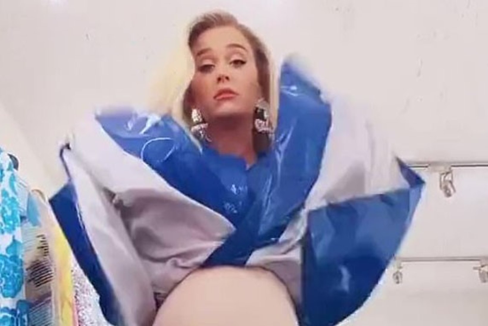 VIDEO | Katy Perry välgutab häbitult oma trimmivat pesu
