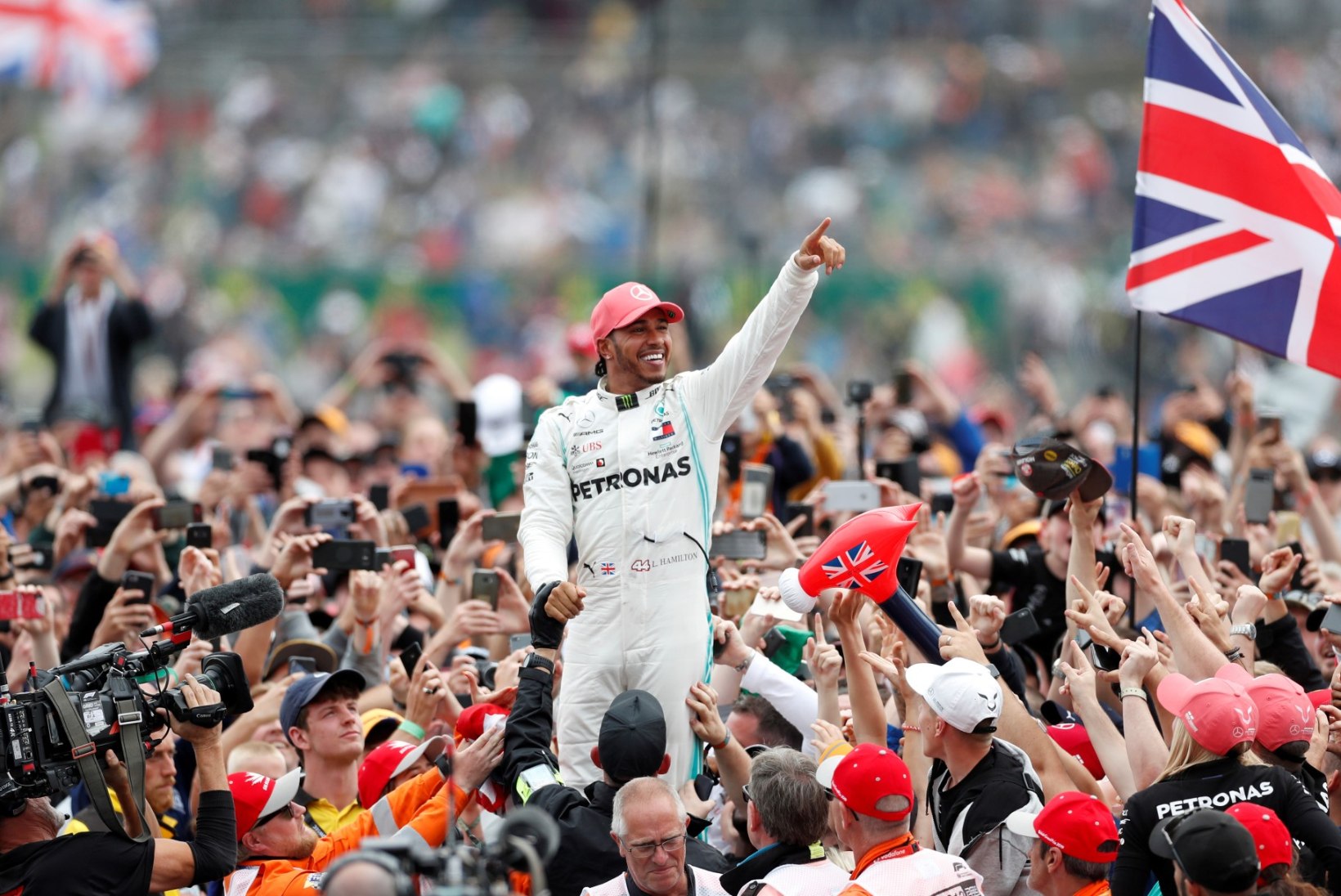 Uus leping lennutaks Lewis Hamiltoni enimteenivate sportlaste edetabeli esikümnesse