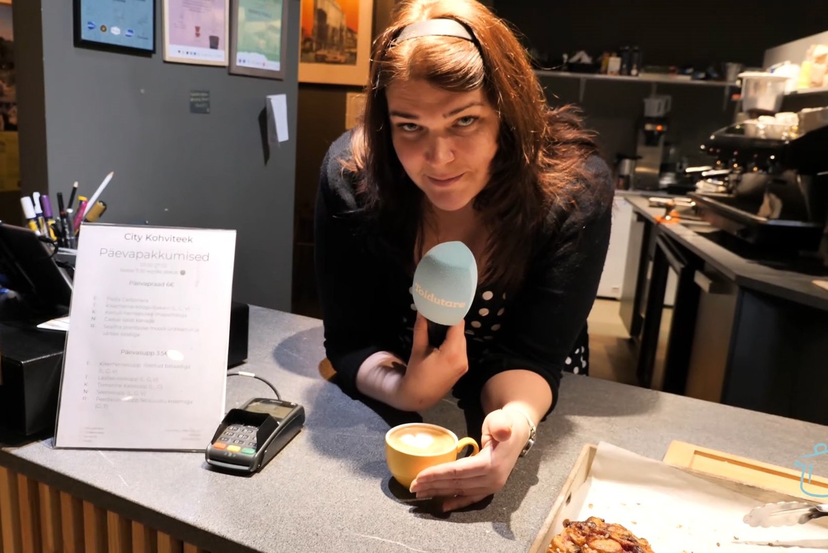 VIDEOÕPETUS | Üllata kallimat südamega kohvitassis – barista õpetab, kuidas seda välja võluda!