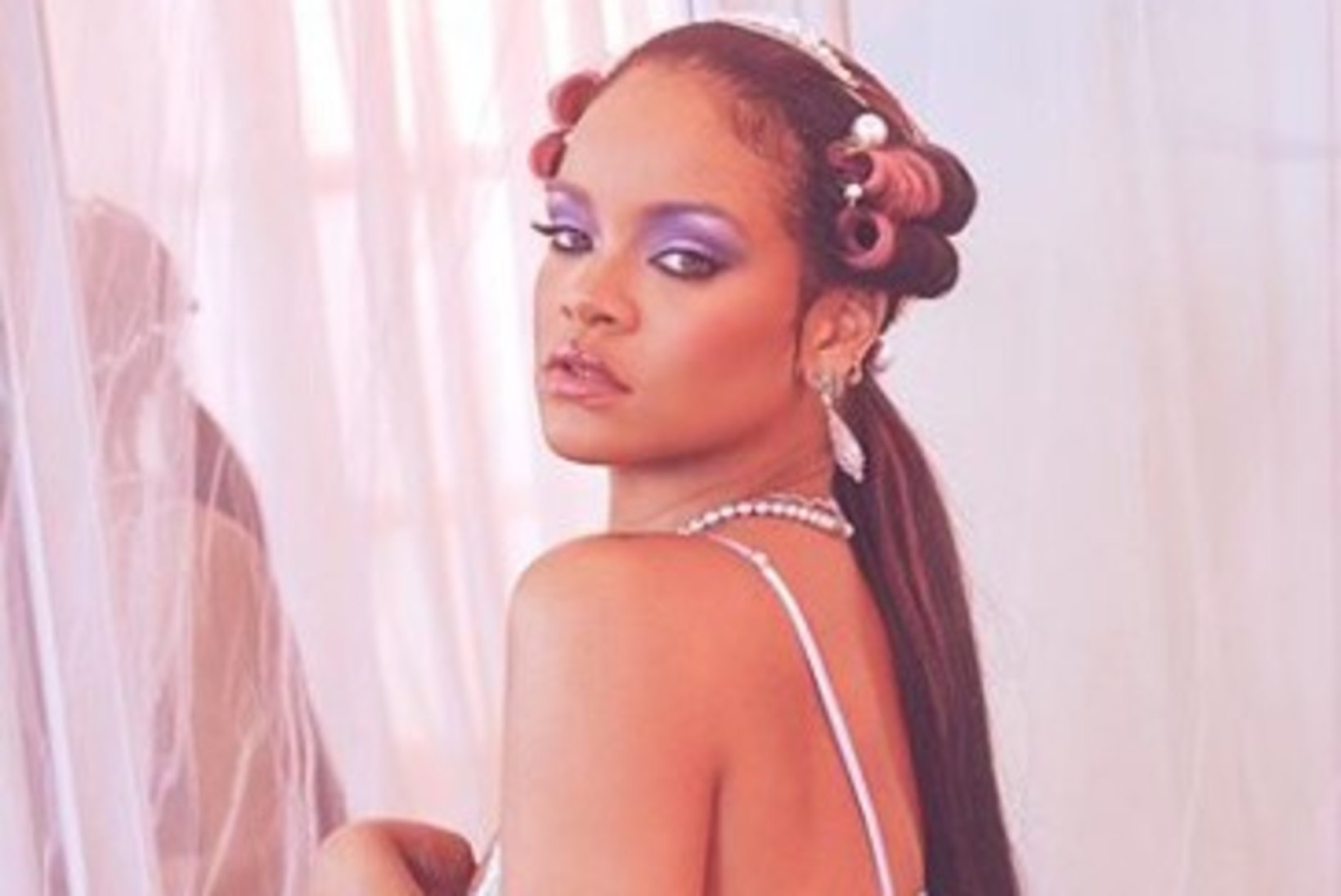 Rihanna avaldas sõbrapäeva eel särisevkuuma pesupildi