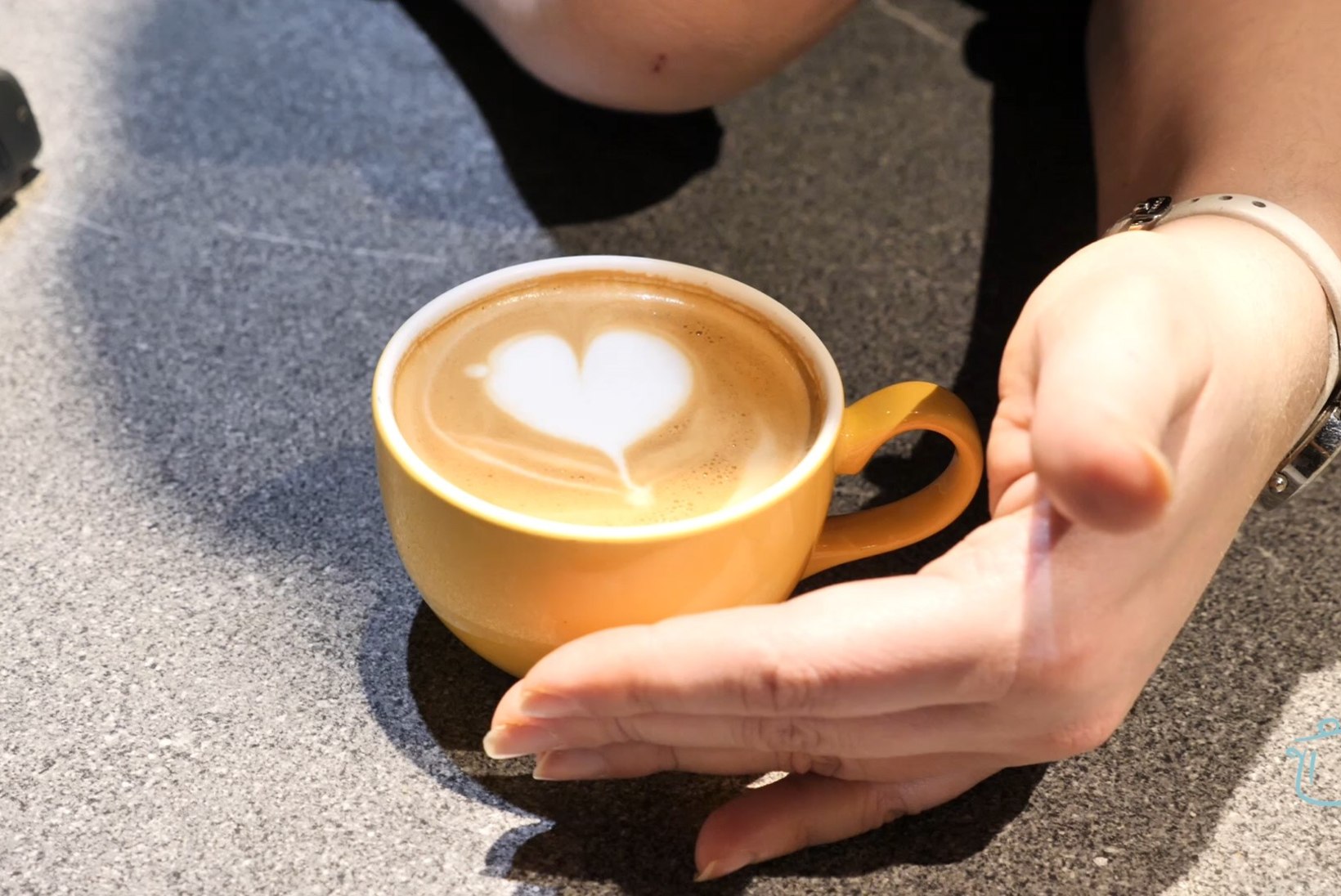 VIDEOÕPETUS | Üllata kallimat südamega kohvitassis – barista õpetab, kuidas seda välja võluda!