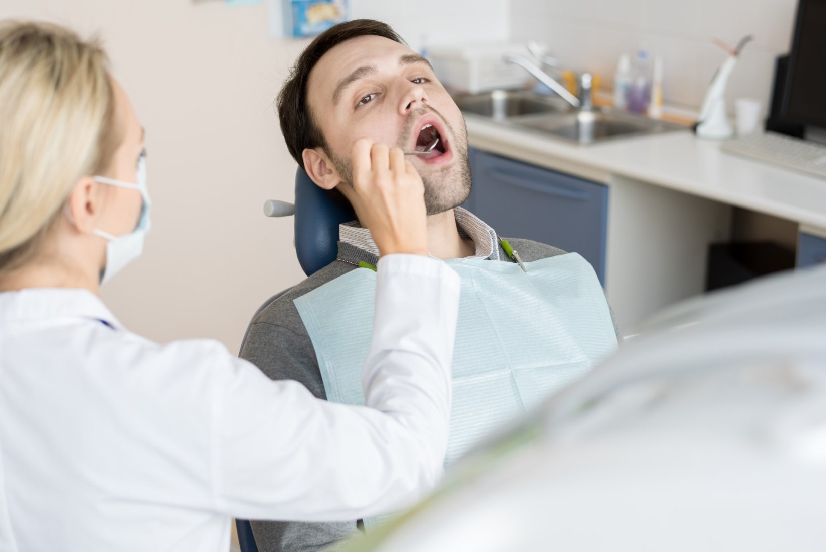 Hambaarstide šokeeriv igapäev: vastuvõtule tulevad peaaegu hambutud noored!