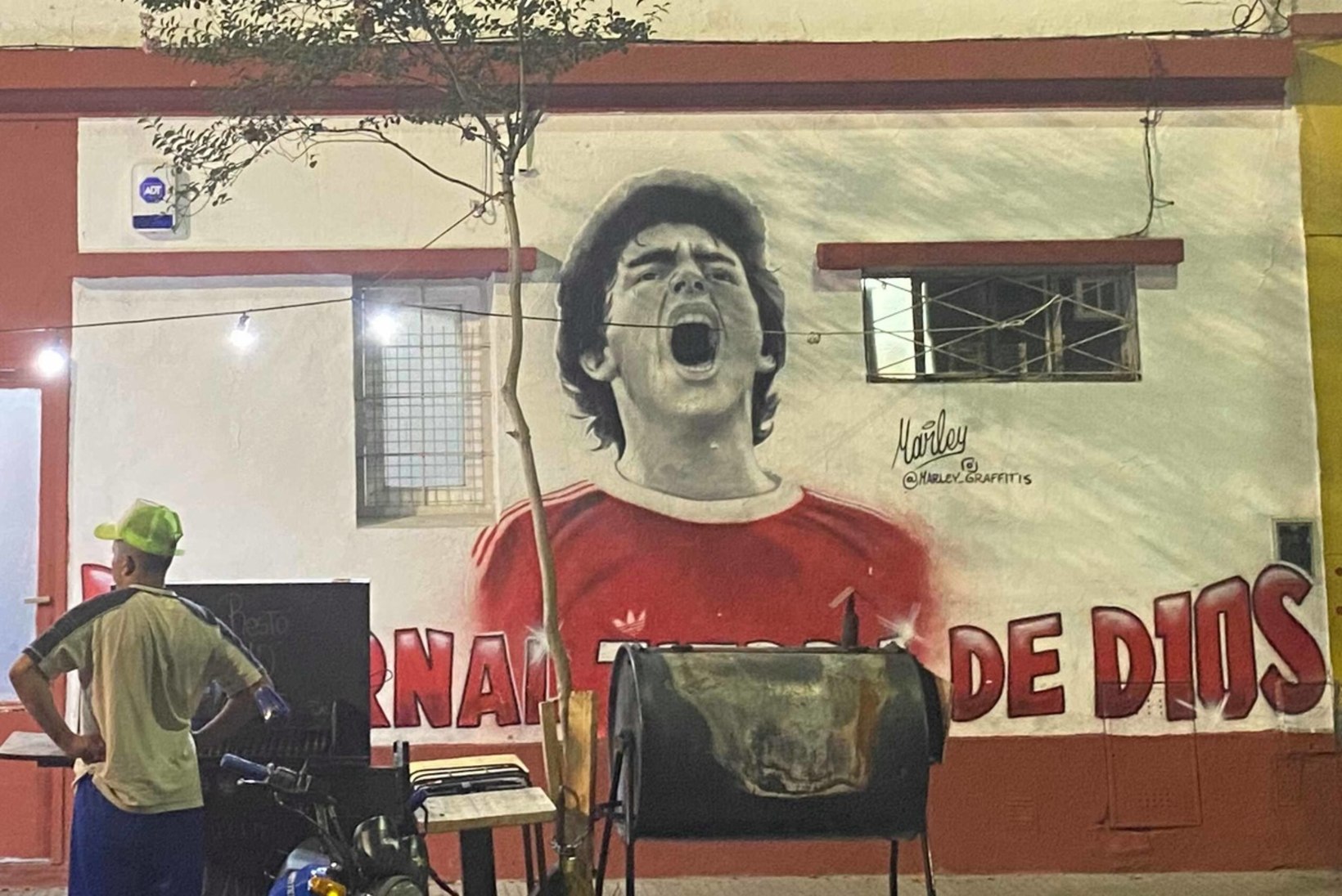 ARHIIVIST | ÕL ARGENTINAS | Jumalast nimega Maradona, tema lemmikbordellist, armastusest ja vihkamisest