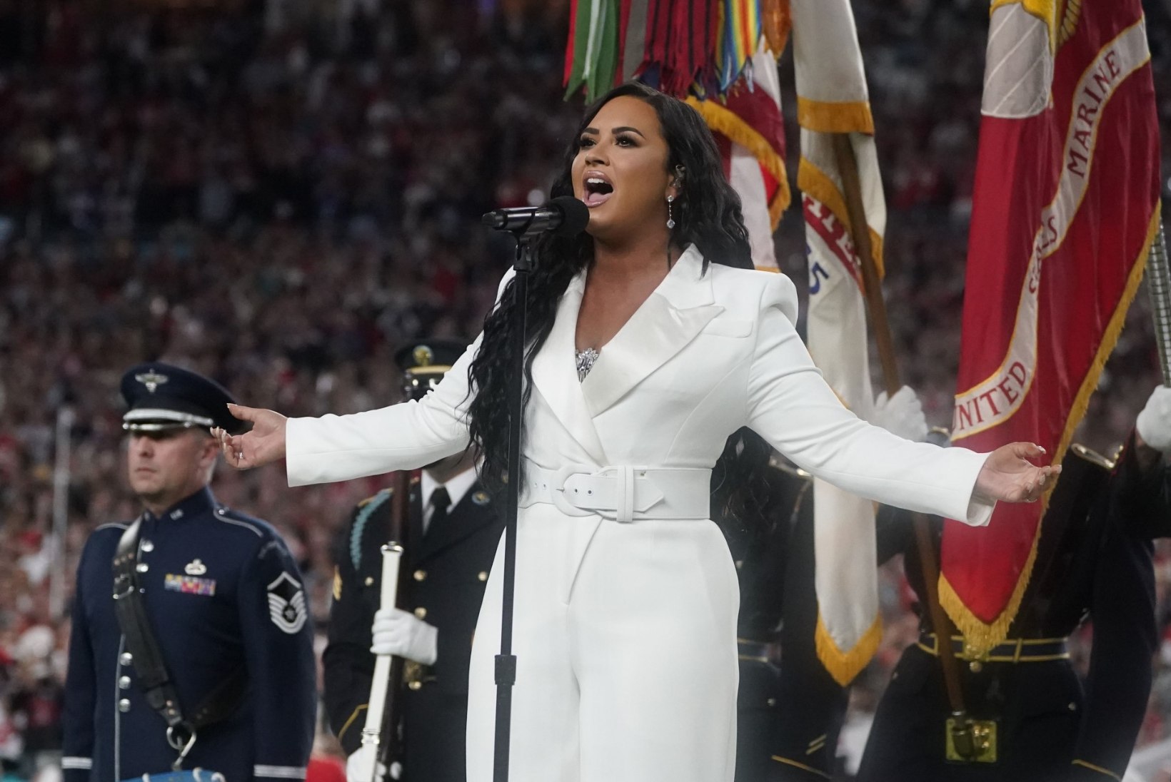 VIDEO | Üledoosist kosunud Demi Lovato esitas hingestatult USA hümni