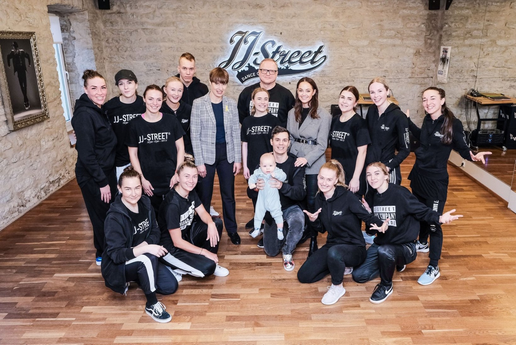 FOTO | President külastas JJ-Street tantsukooli: see oli üks särasilmsemaid pilte Eestis