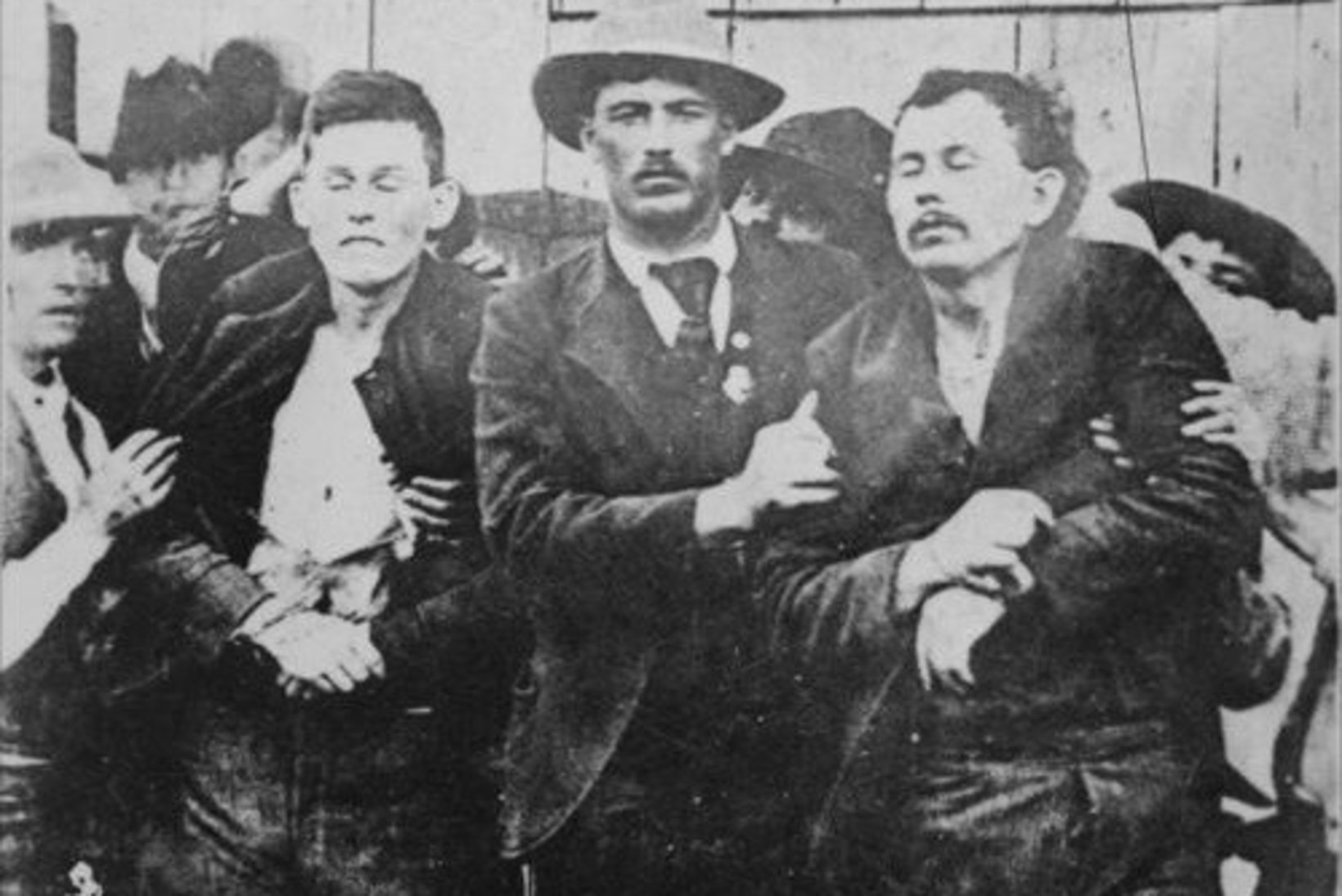 MINEVIKUHETK | 6. veebruar: vendade Daltonite esimene rongirööv osutus fiaskoks