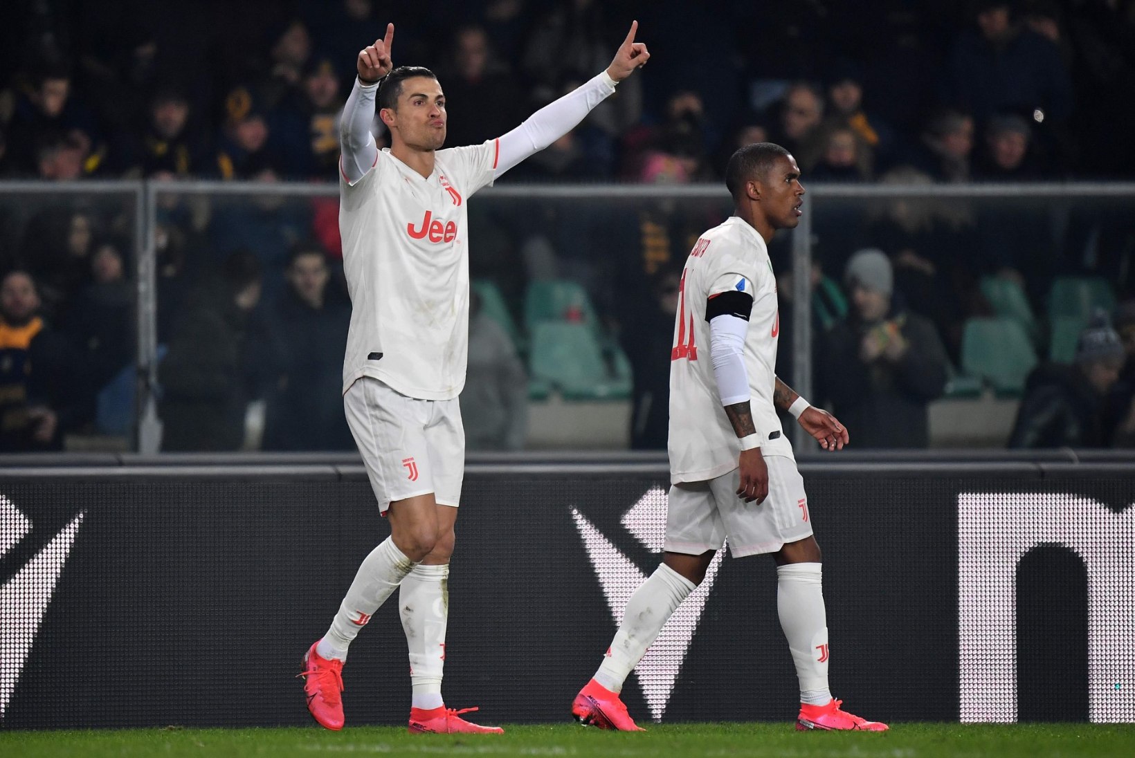 Ronaldo tegi ajalugu, kuid mehe värav Juventust üllatuskaotusest ei päästnud