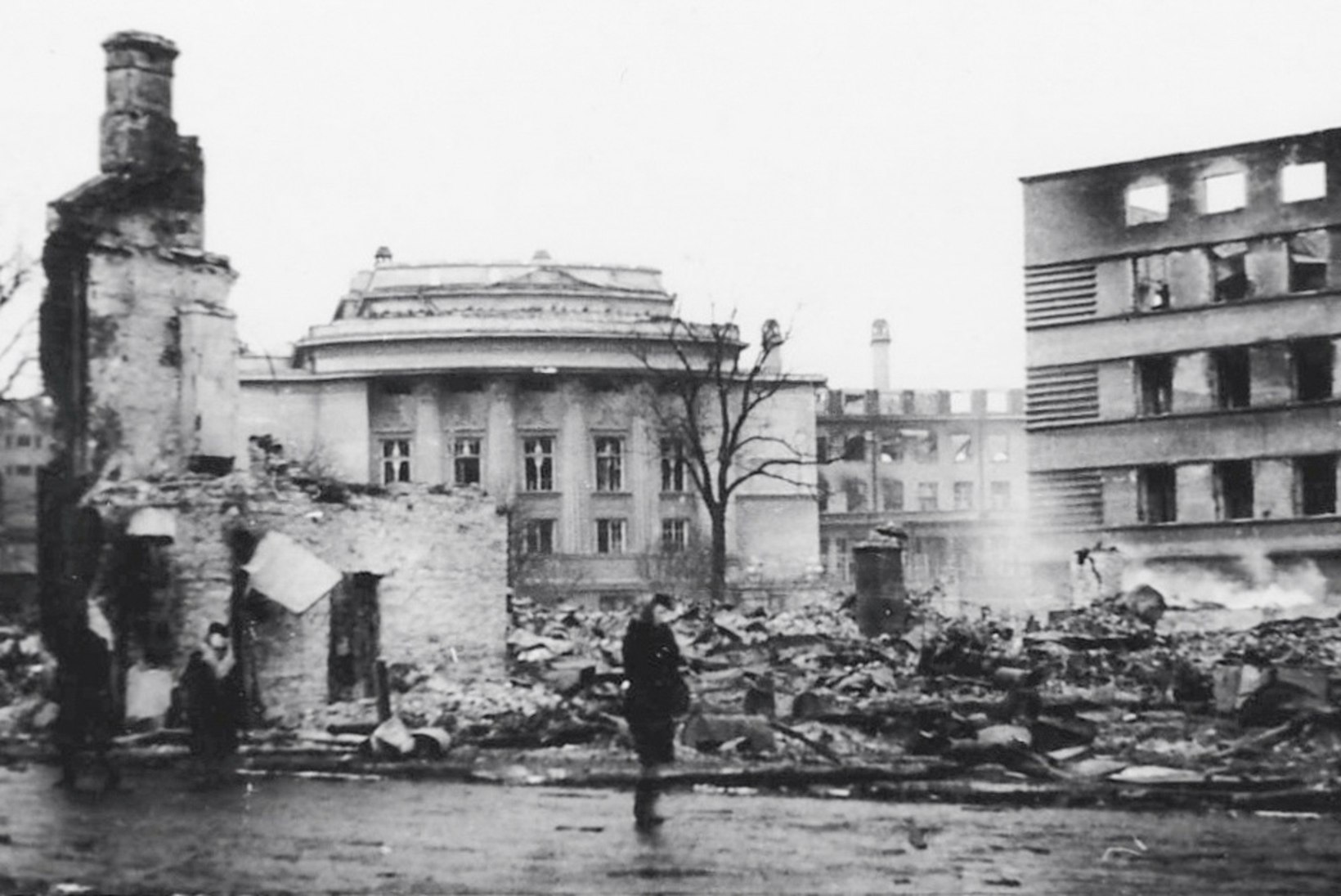 Märtsipommitamise müüdid: kas Tallinna purustasid britid või purjus punanõiad?