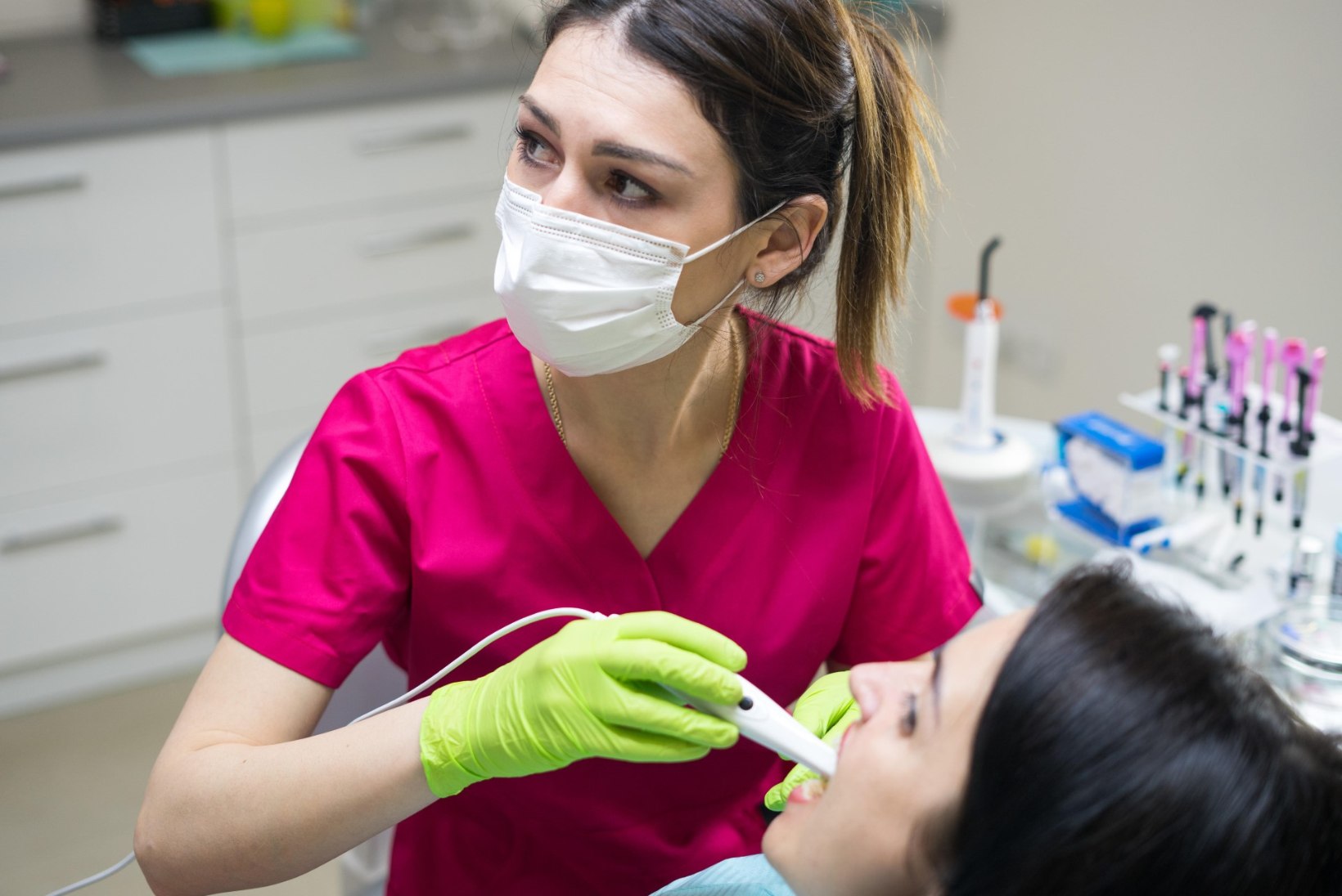 VÄLTIMATU ABI ON OLEMAS: hambaarsti  juurde saab nende ägedate haiguste korral
