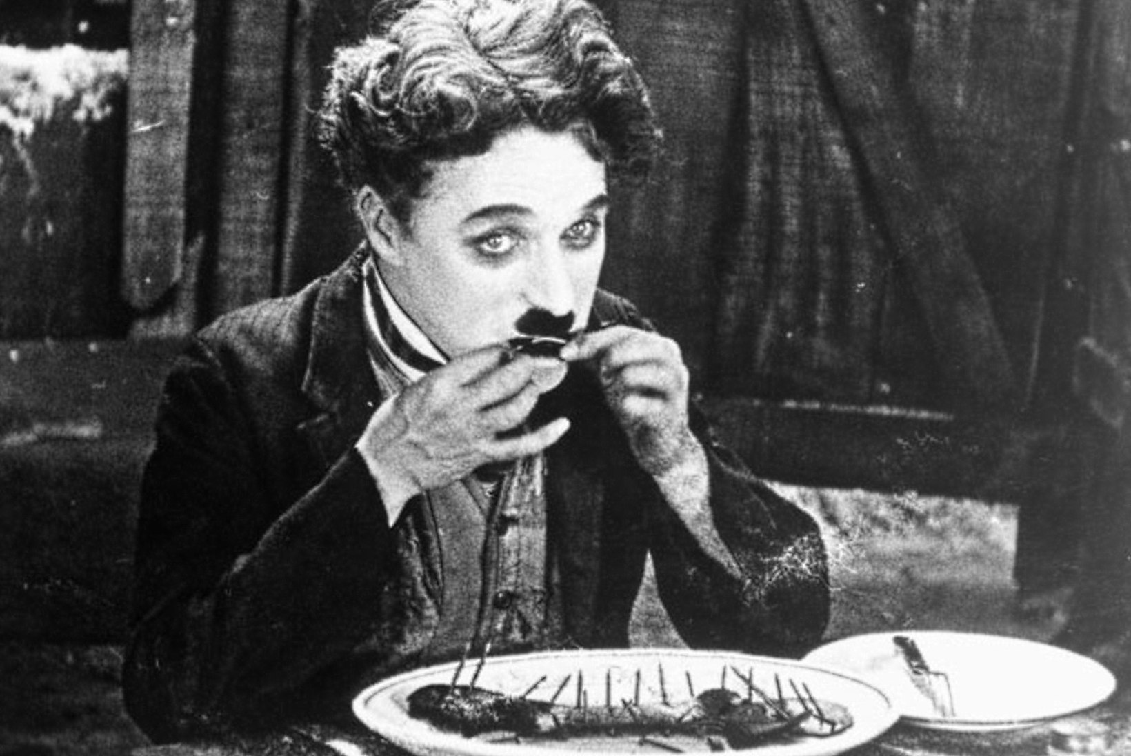 MINEVIKUHETK | 2. märts: hauaröövlid varastasid Charlie Chaplini surnukeha