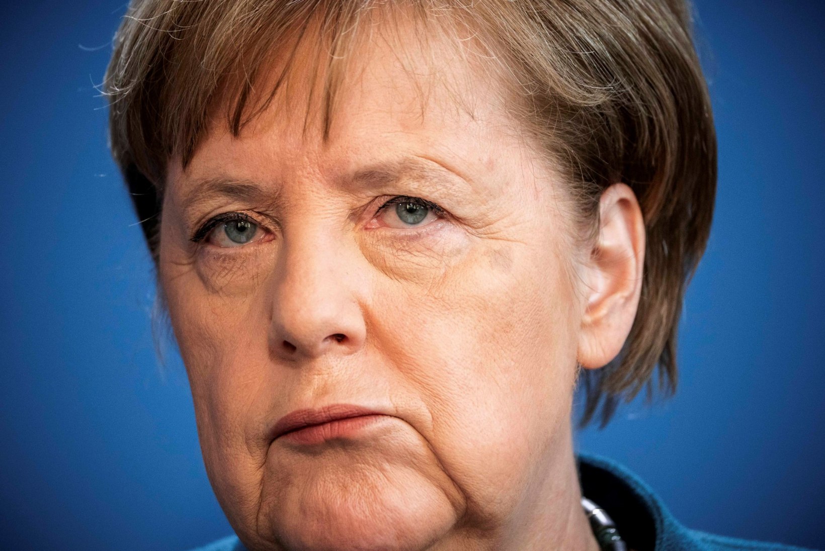 OTSEKONTAKT NAKATUNUGA: karantiinis viibiva Angela Merkeli esimene test oli negatiivne