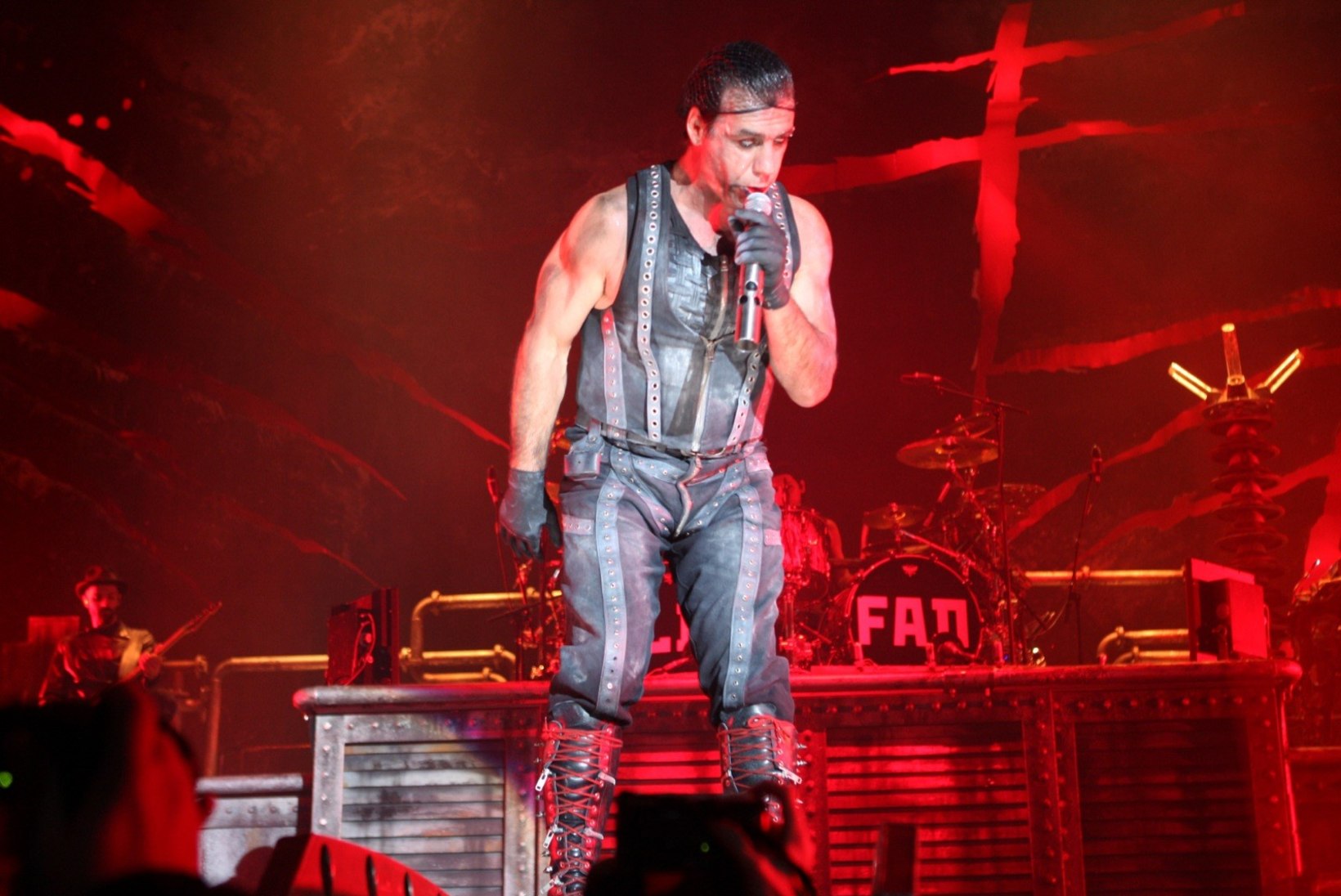 Rammsteini laulja Till Lindemann on koroonaviiruse tõttu intensiivravil!