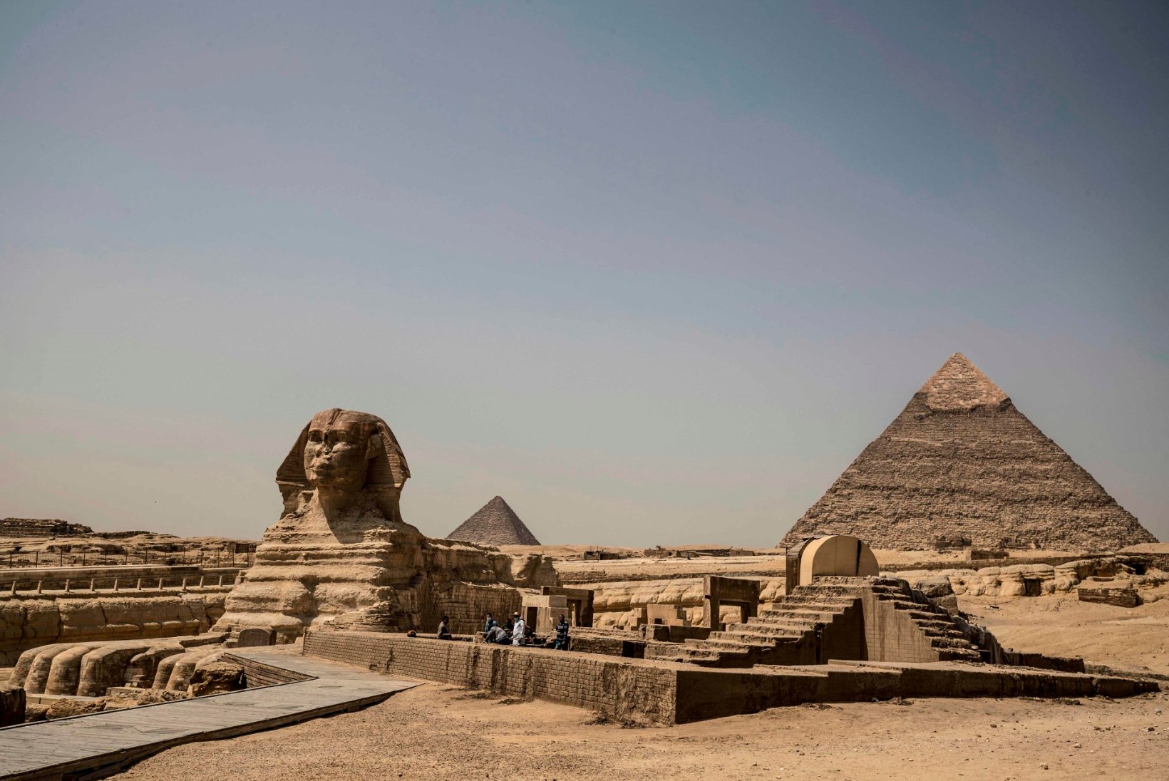 Giza püramiidid on turistitühjad, kuid seal käib siiski vilgas tegevus