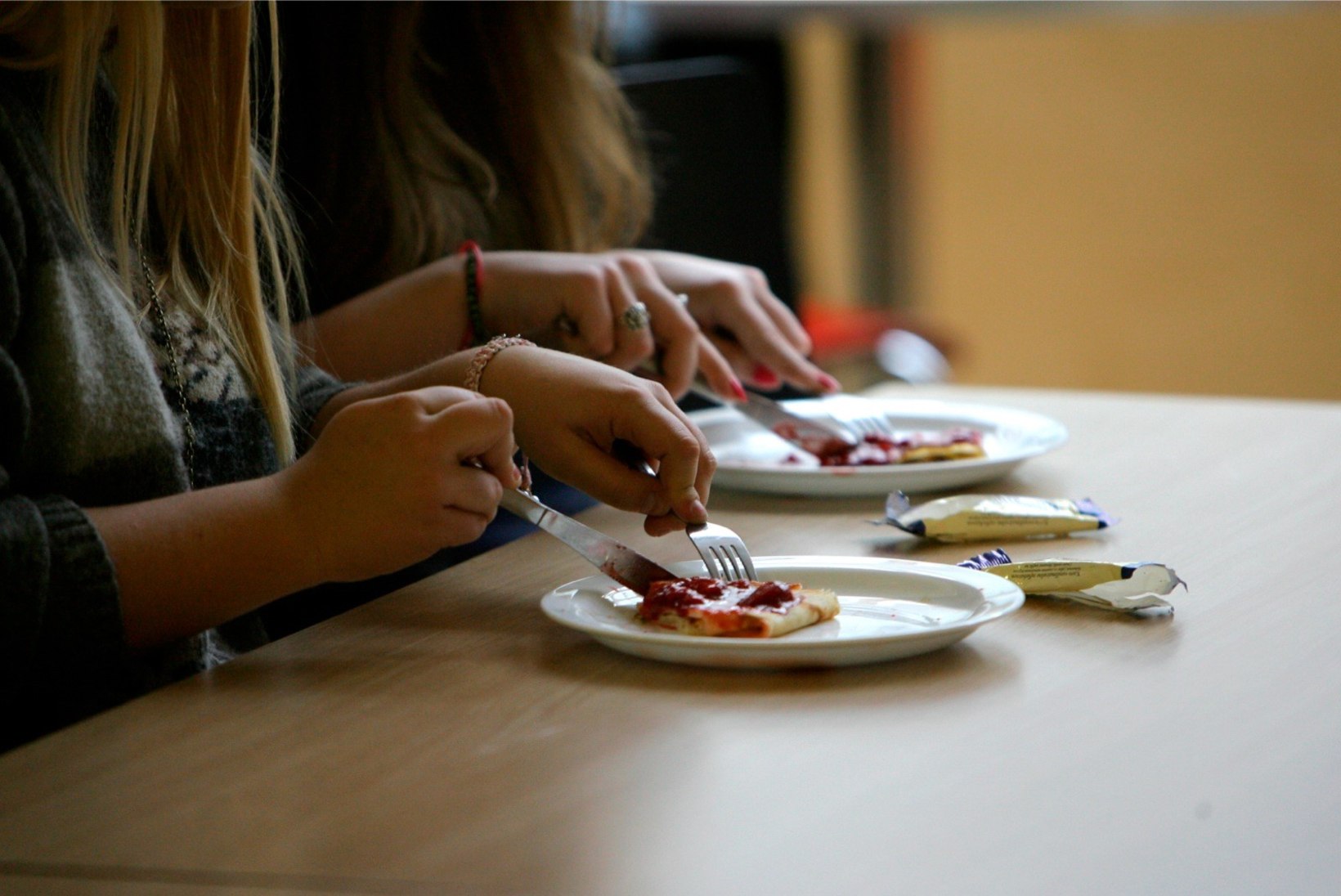 ABINÕU KOROONAKRIISI AJAL: Tallinna kooliõpilased hakkavad saama toidupakke