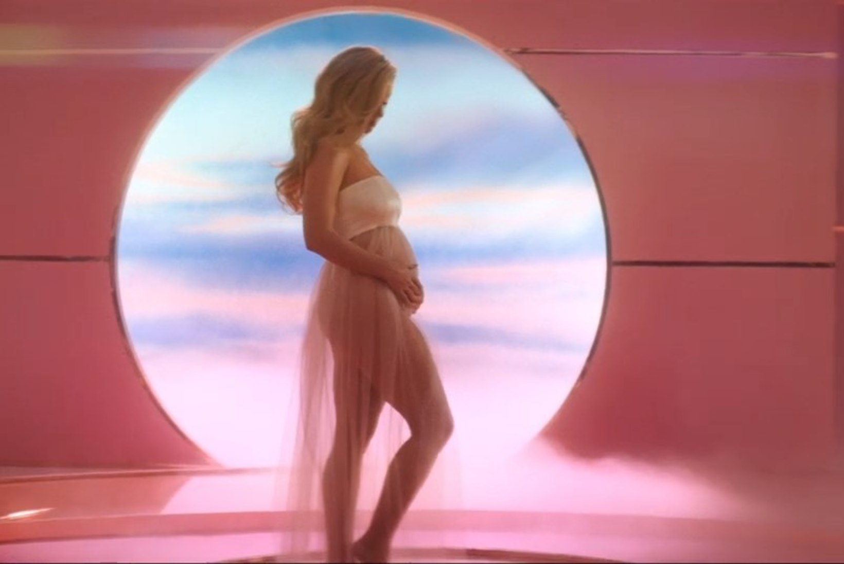 Katy Perry avaldab uues muusikavideos suure uudise – nad saavad Orlando Bloomiga lapse!