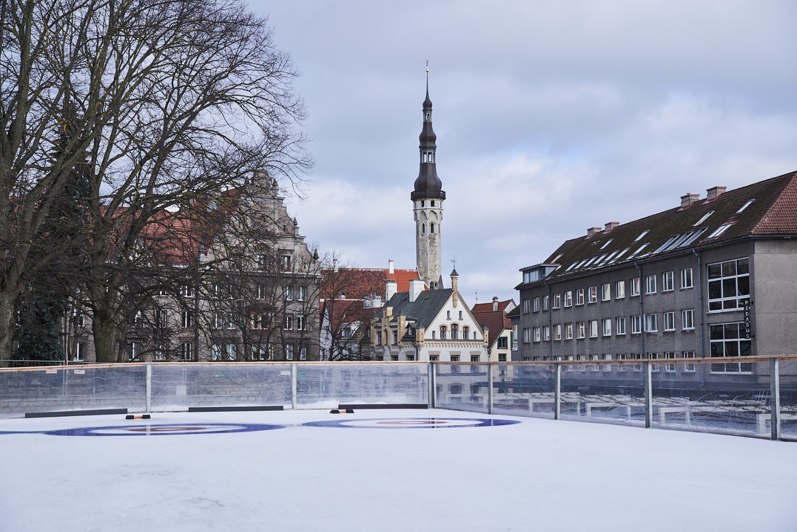 KASUTA VÕIMALUST! Tallinna uisuparkides saab tutvuda kurlingu võluga