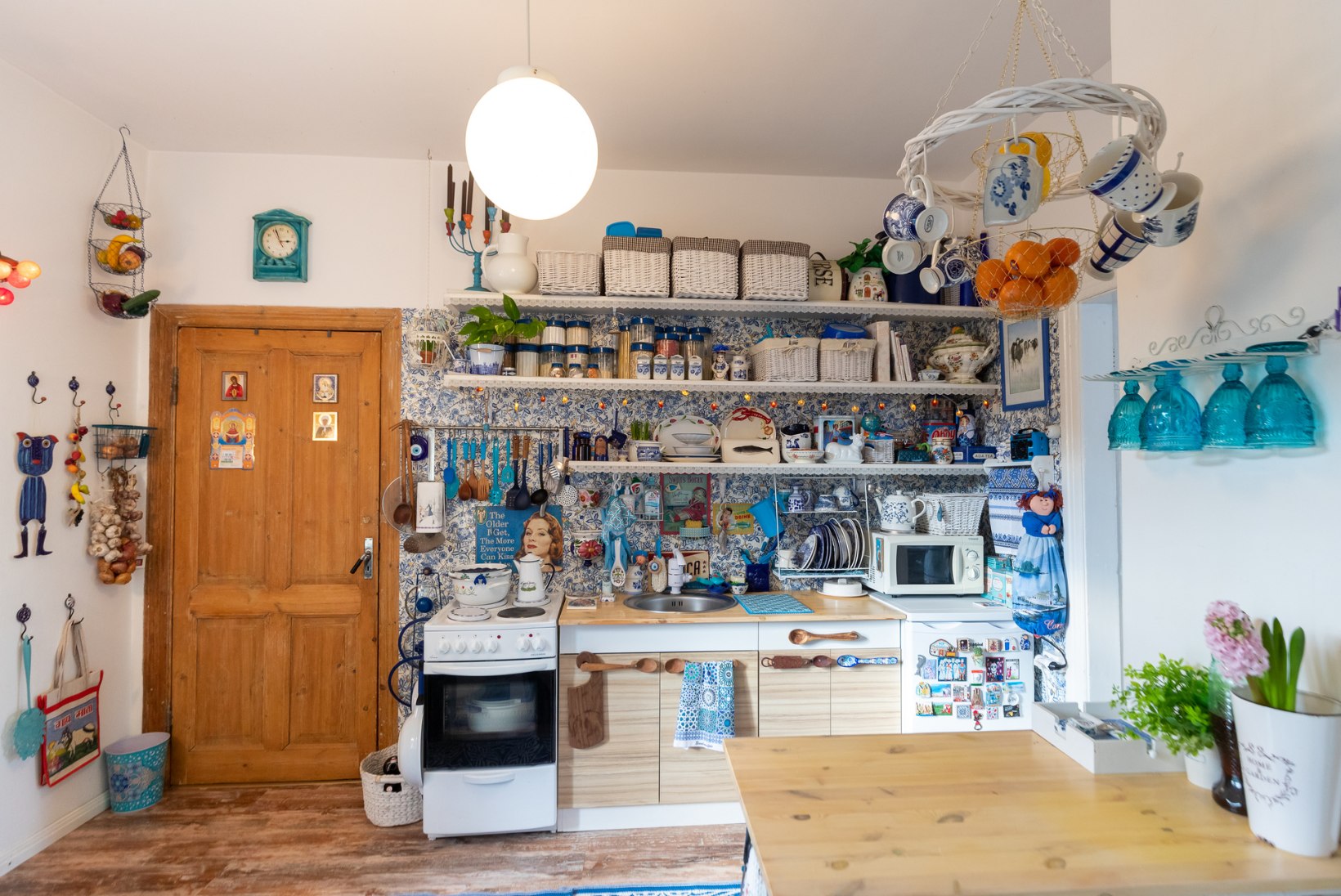 INSPIREERIV GALERII | Karlova kodu köök – sinisemast sinine pesa