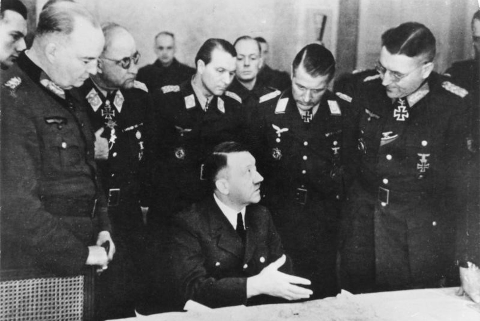 MINEVIKUHETK | 22. aprill: raevunud Hitler tunnistas avalikult sõja kaotamist