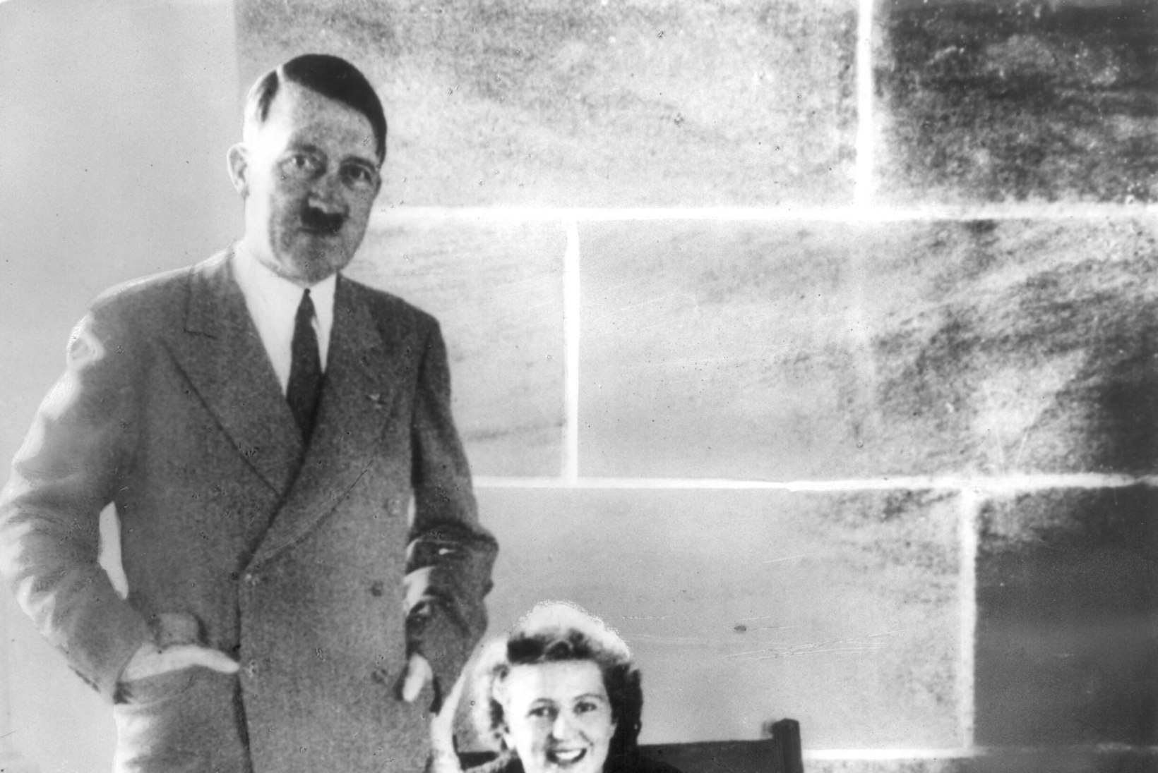 75 AASTAT TAGASI | Adolf Hitler ja Eva Braun: enesetapp või ikkagi eluga pääsemine?
