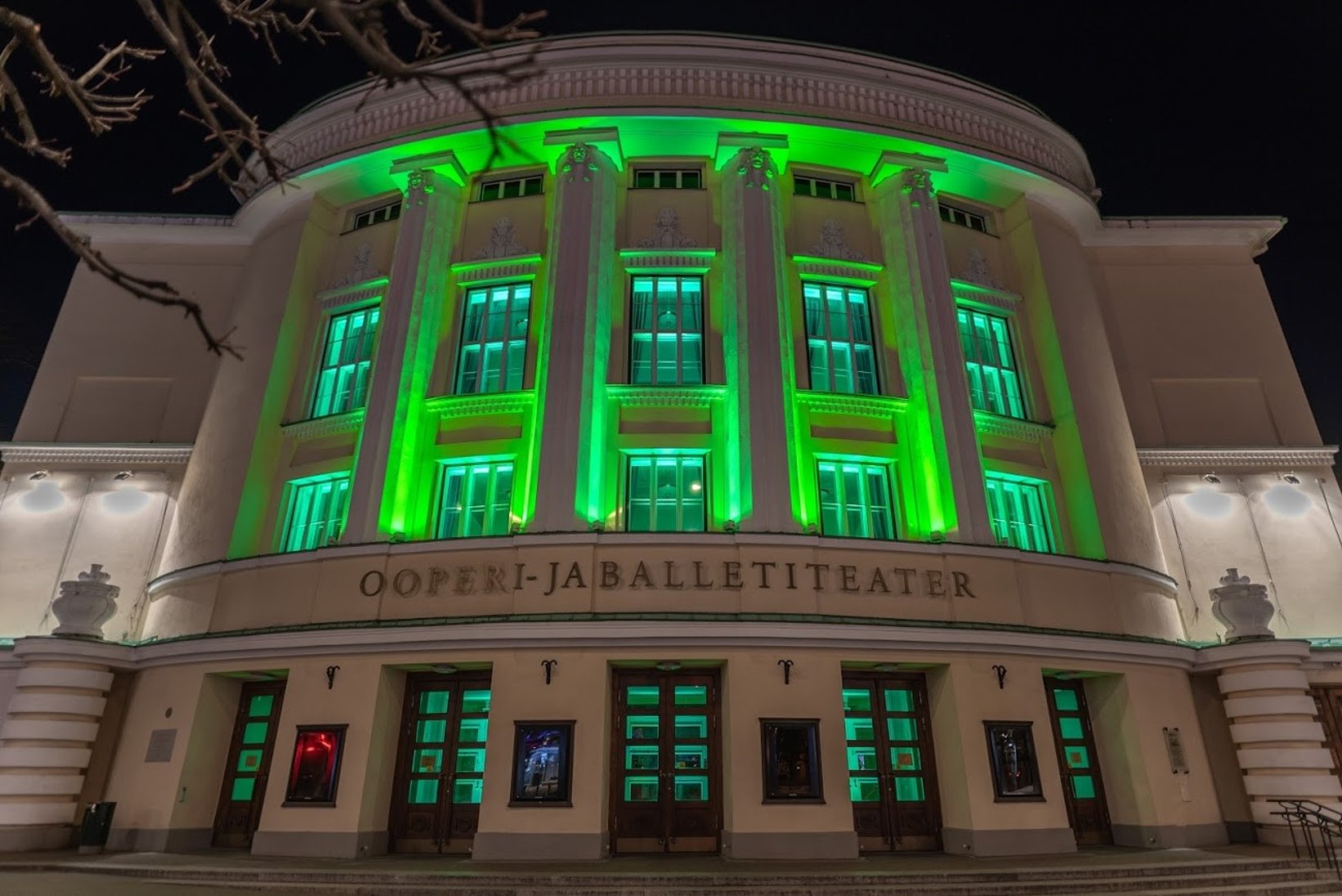 Teater Vanemuine ja rahvusooper Estonia värvuvad kriisiga võitlemise toetuseks roheliseks