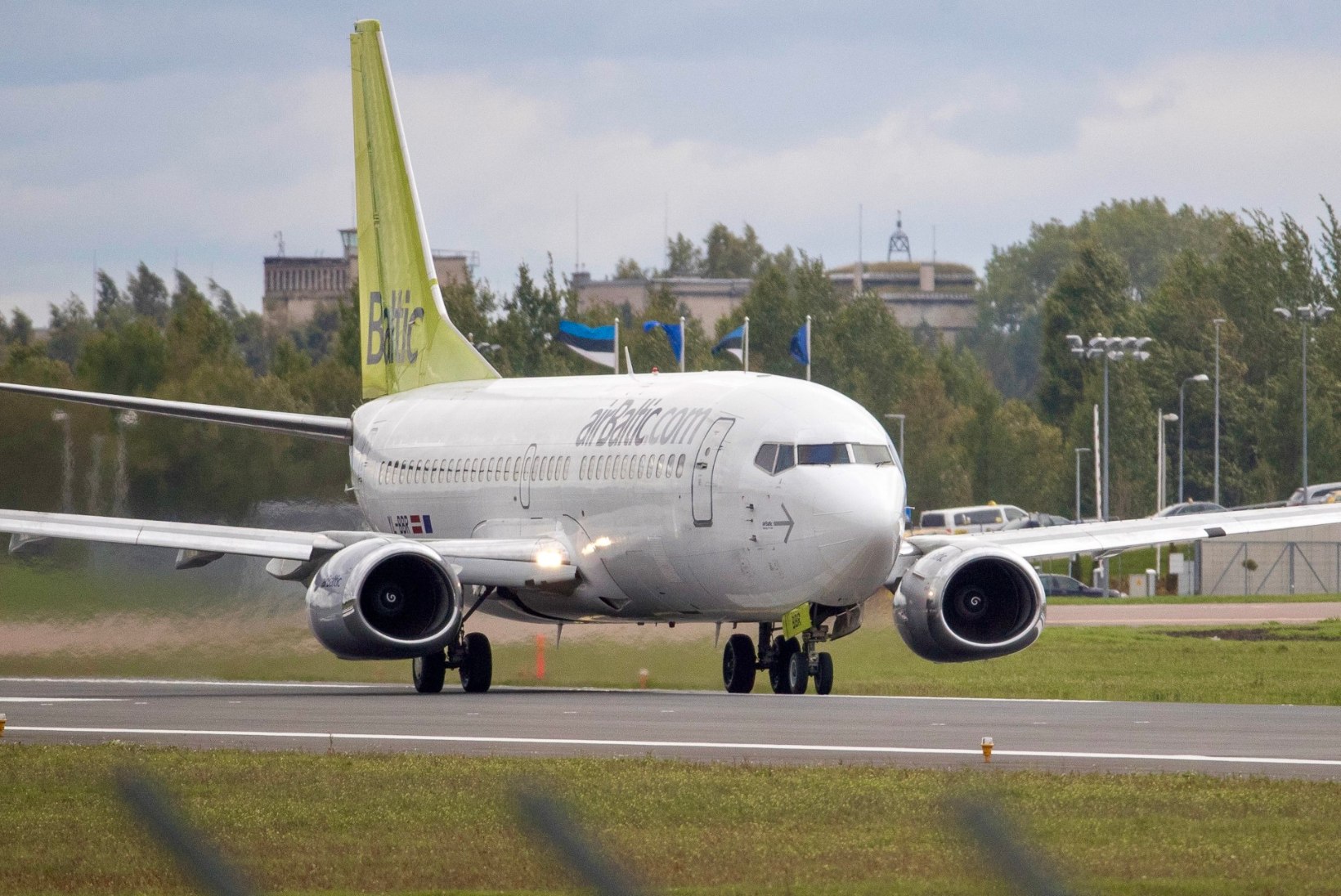 AirBaltic ja WizzAir skeemitavad tühistatud lendude korvamisega. Tarbijakaitse: raha tuleb tagastada 7 päevaga