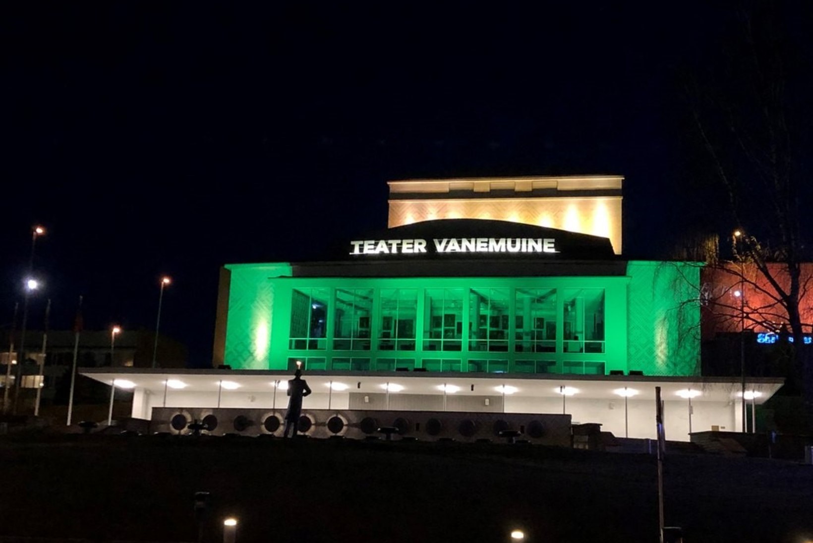 Teater Vanemuine ja rahvusooper Estonia värvuvad kriisiga võitlemise toetuseks roheliseks