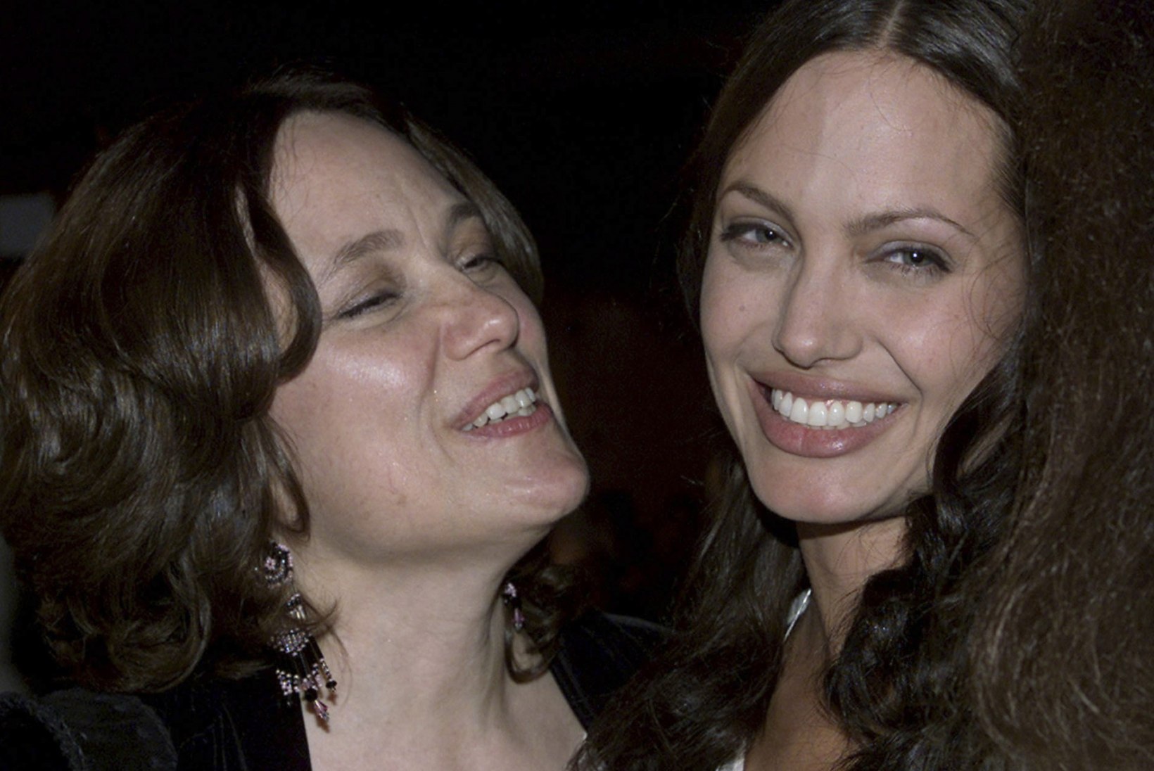 Angelina Jolie: „Ema surm muutis mind.“