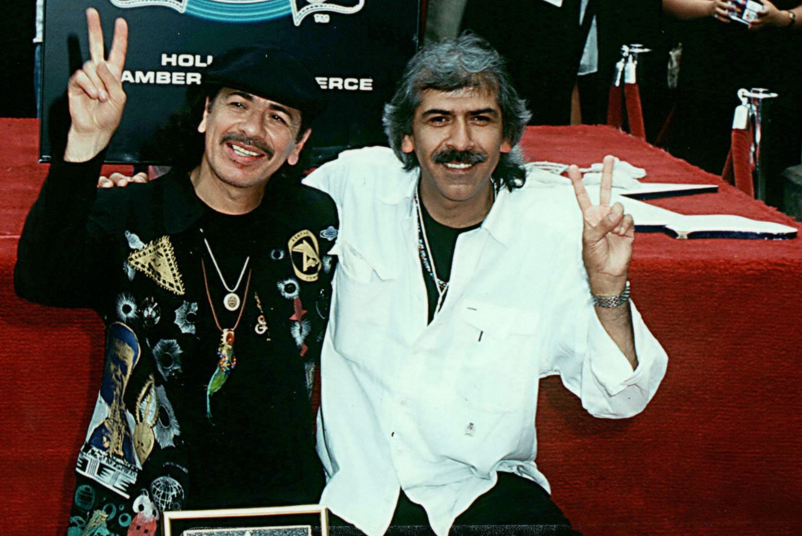 Carlos Santana leinab oma nooremat venda