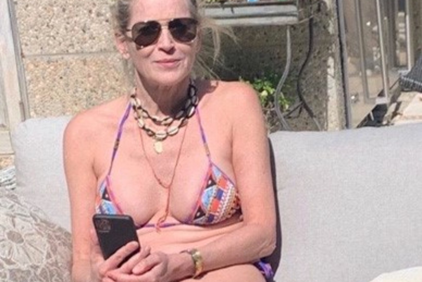 VAPUSTAV VAATEPILT! 62aastane Sharon Stone lummab väga nappides bikiinides