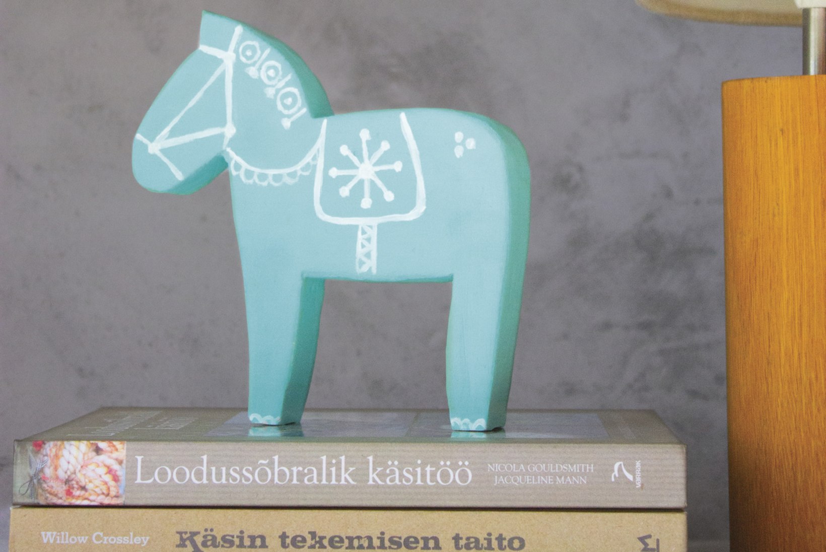 Traditsioonilisest erinevalt: ehituskipsist meisterdatud Rootsi Dala hobune