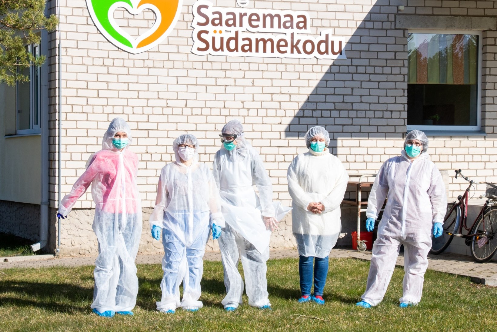 KESET KOROONAPUHANGUT: Saaremaa viirusest räsitud hooldekodus sai töö tehtud tänu vabatahtlikele ja vankumatule kohusetundele