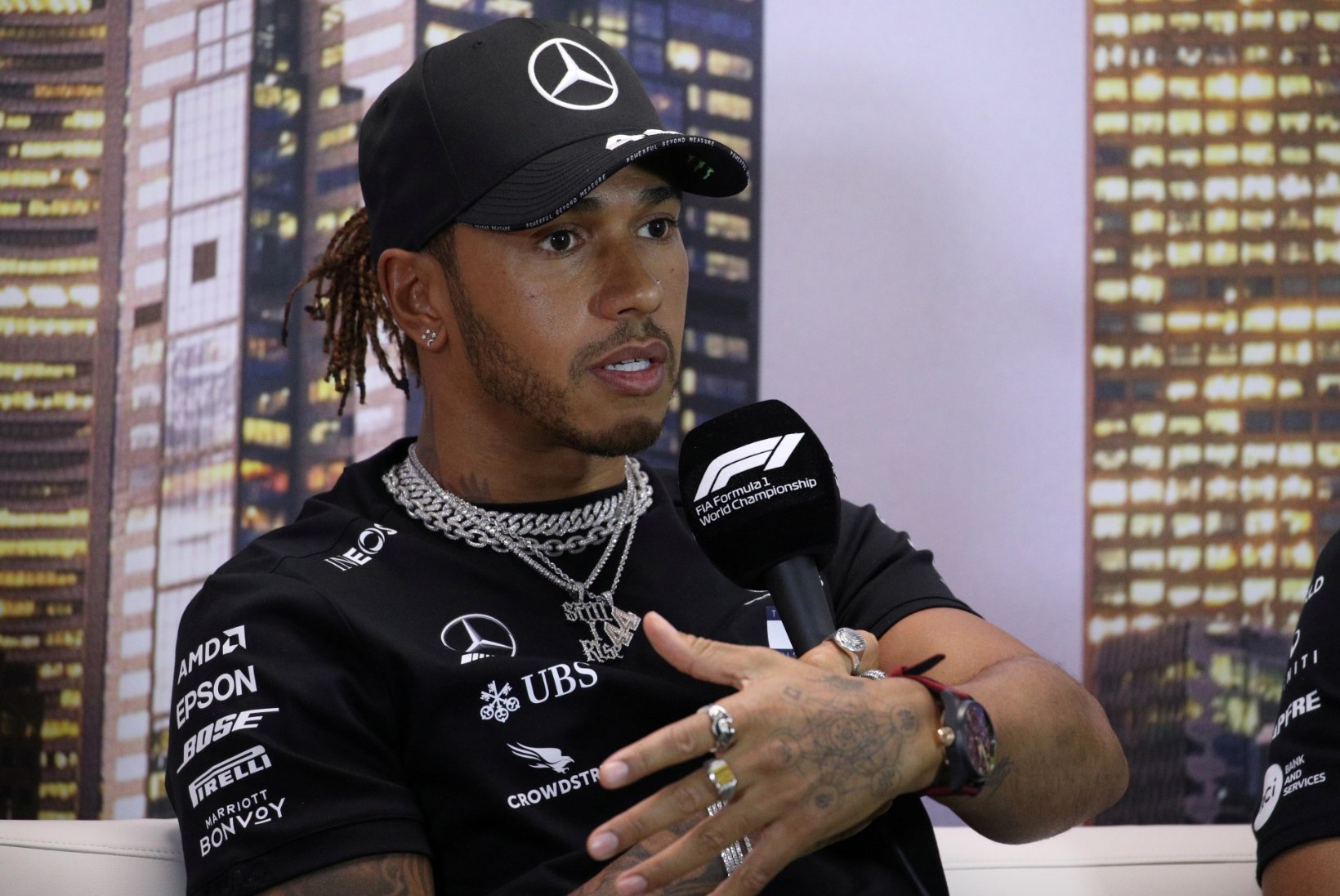 Lewis Hamilton kritiseeris kaaspiloote: ma olen ainuke värviline ja mind on jäetud üksi