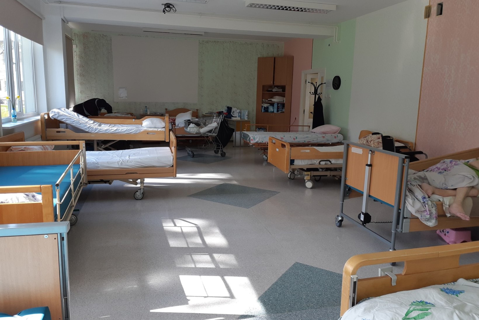 KESET KOROONAPUHANGUT: Saaremaa viirusest räsitud hooldekodus sai töö tehtud tänu vabatahtlikele ja vankumatule kohusetundele