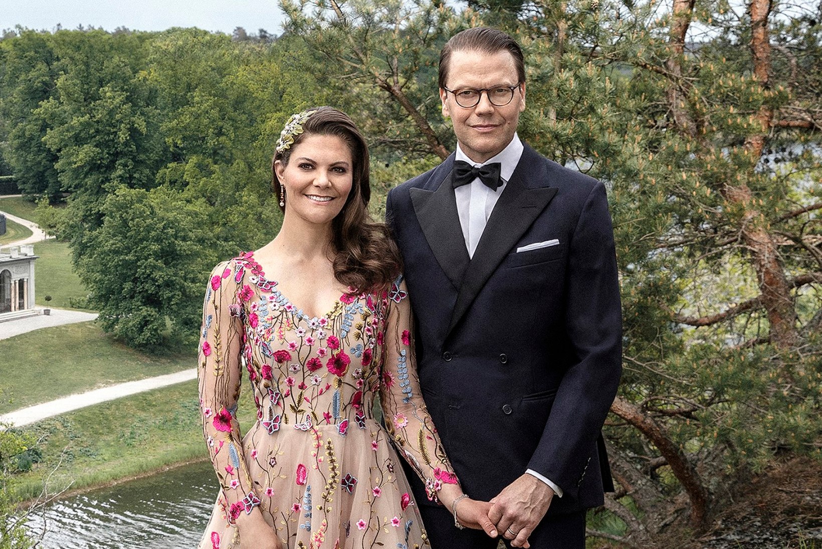 Rootsi õukond avaldas printsess Victoria 10. pulma-aastapäeva puhul armsa foto