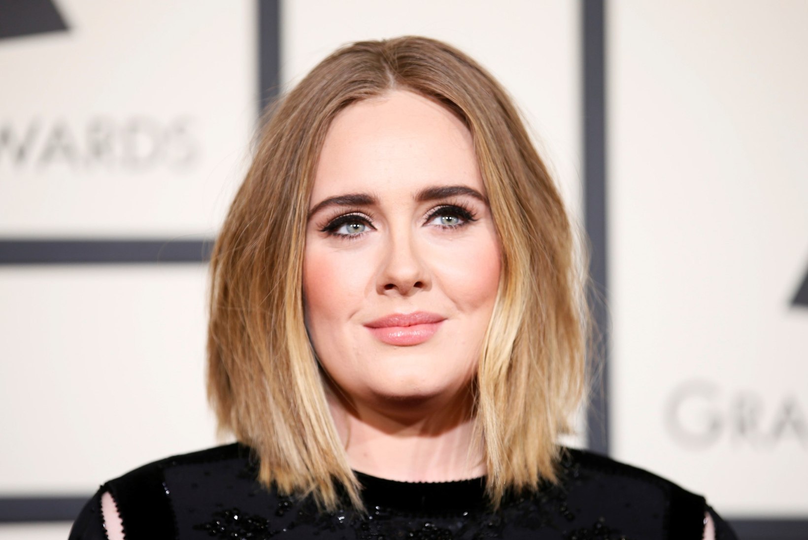 Adele'i neljanda plaadi ilmumine lükkub edasi