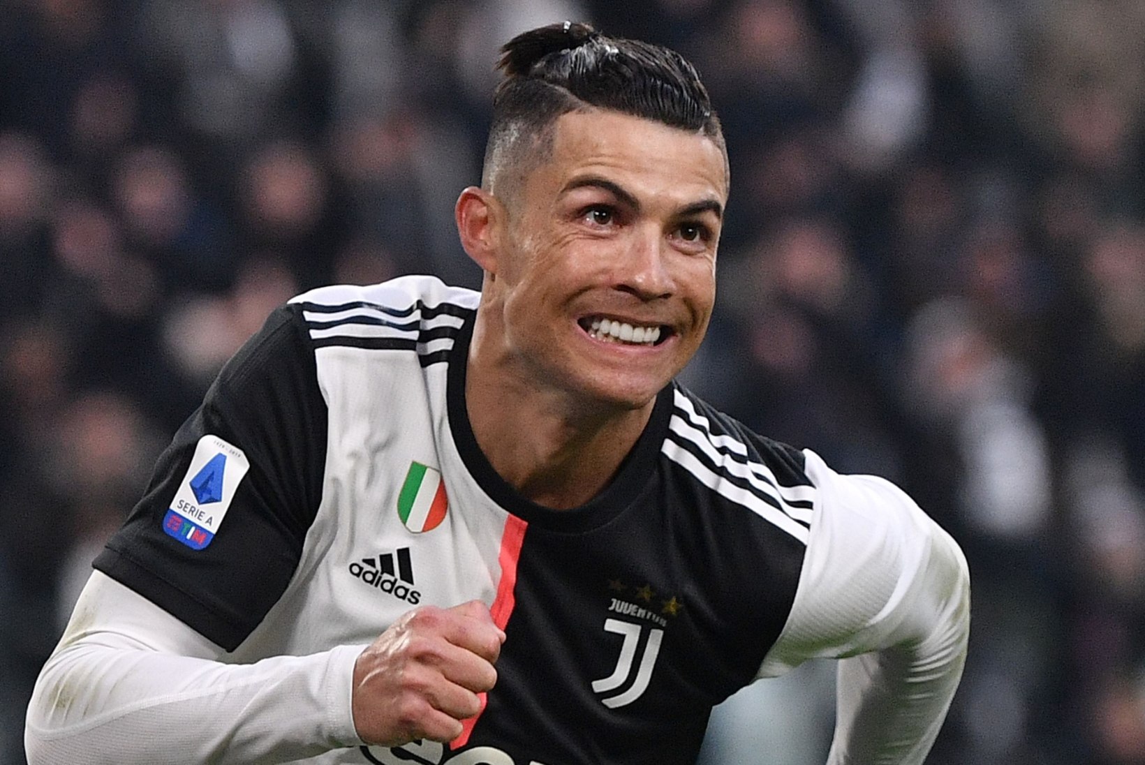 Cristiano Ronaldost sai esimene jalgpallurist miljardär