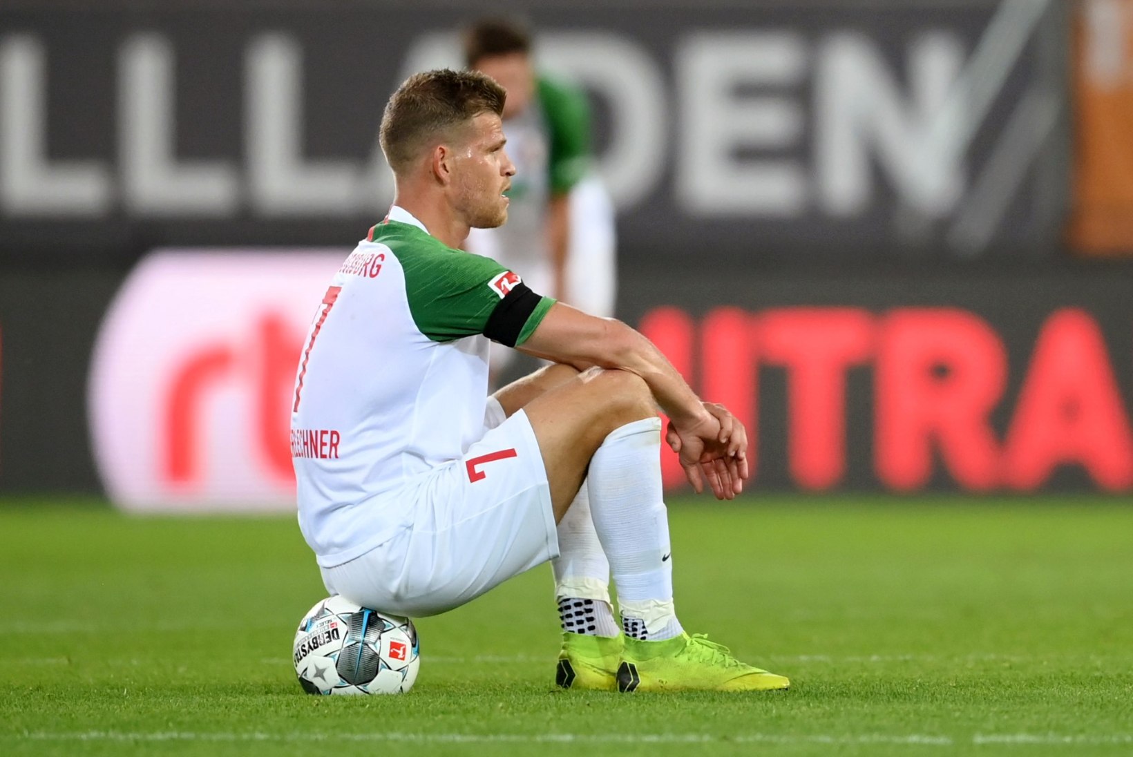 MIDAGI UUT: Penaltil eksinud Saksa jalgpallur süüdistas selles tühje tribüüne