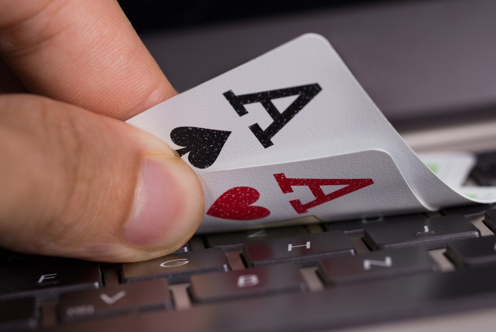 IGAVUSEST SAI SÕLTUVUS: aastaid hasartmänge mänginud mees klatib tänaseni vanu võlgu