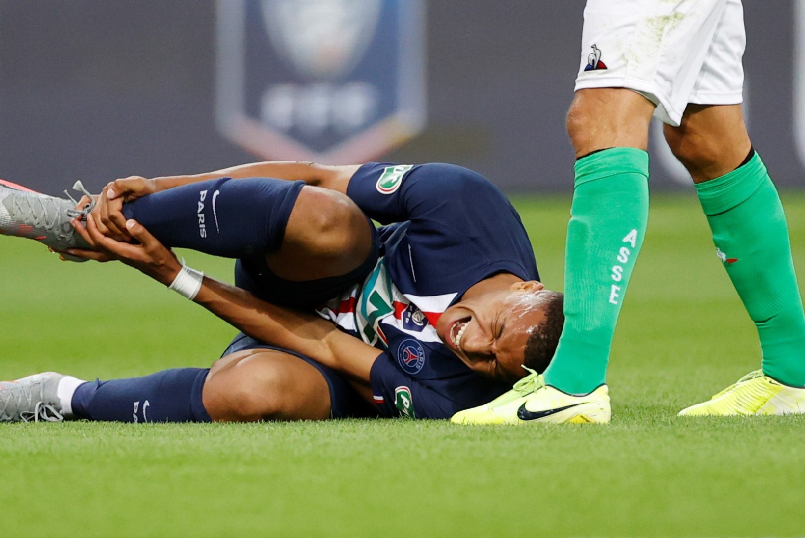 Kylian Mbappe sai vigastada, PSG kardab, et staari hooaeg võib läbi olla